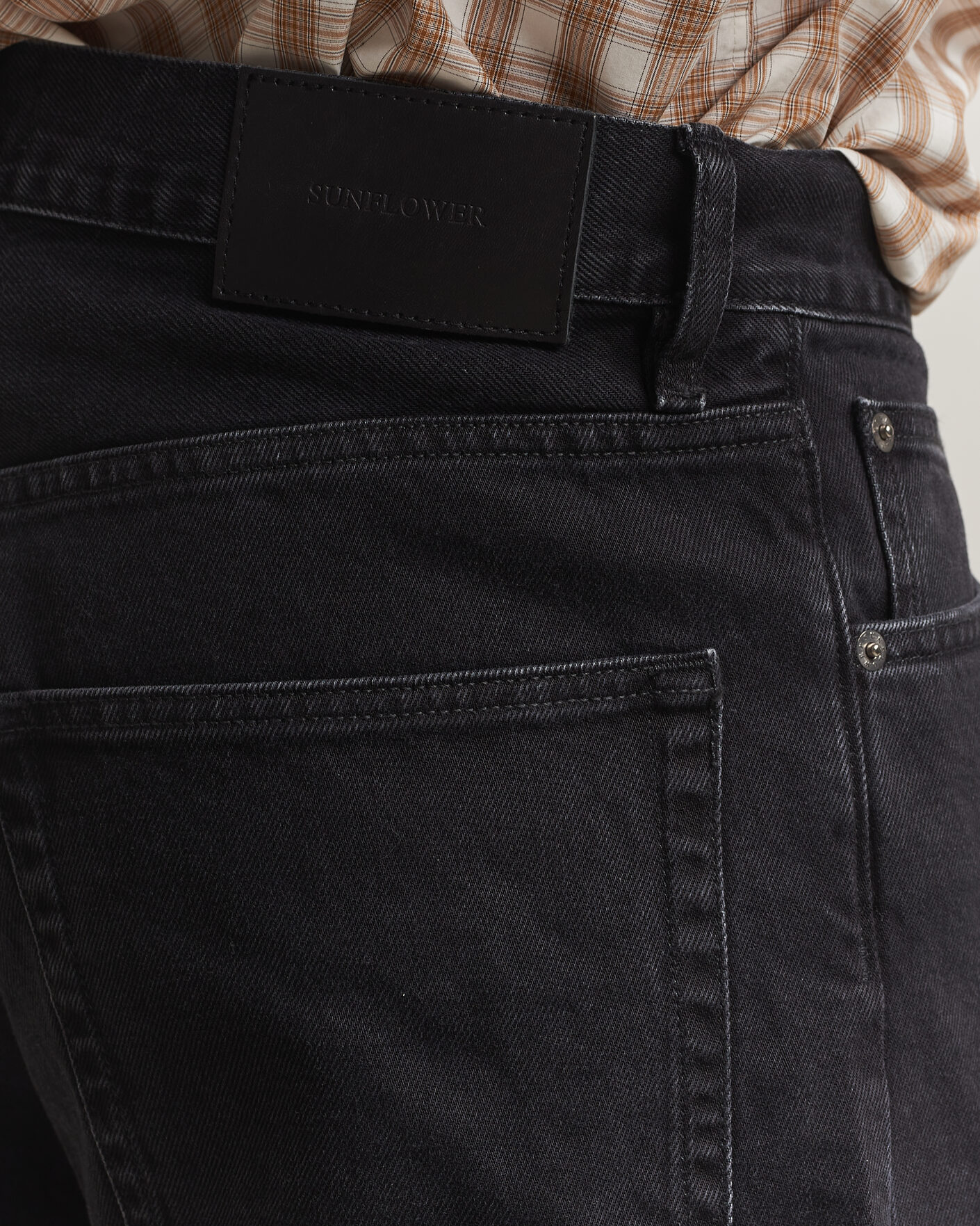 Herr | Byxor | Sunflower | Loose Jeans Washed Black