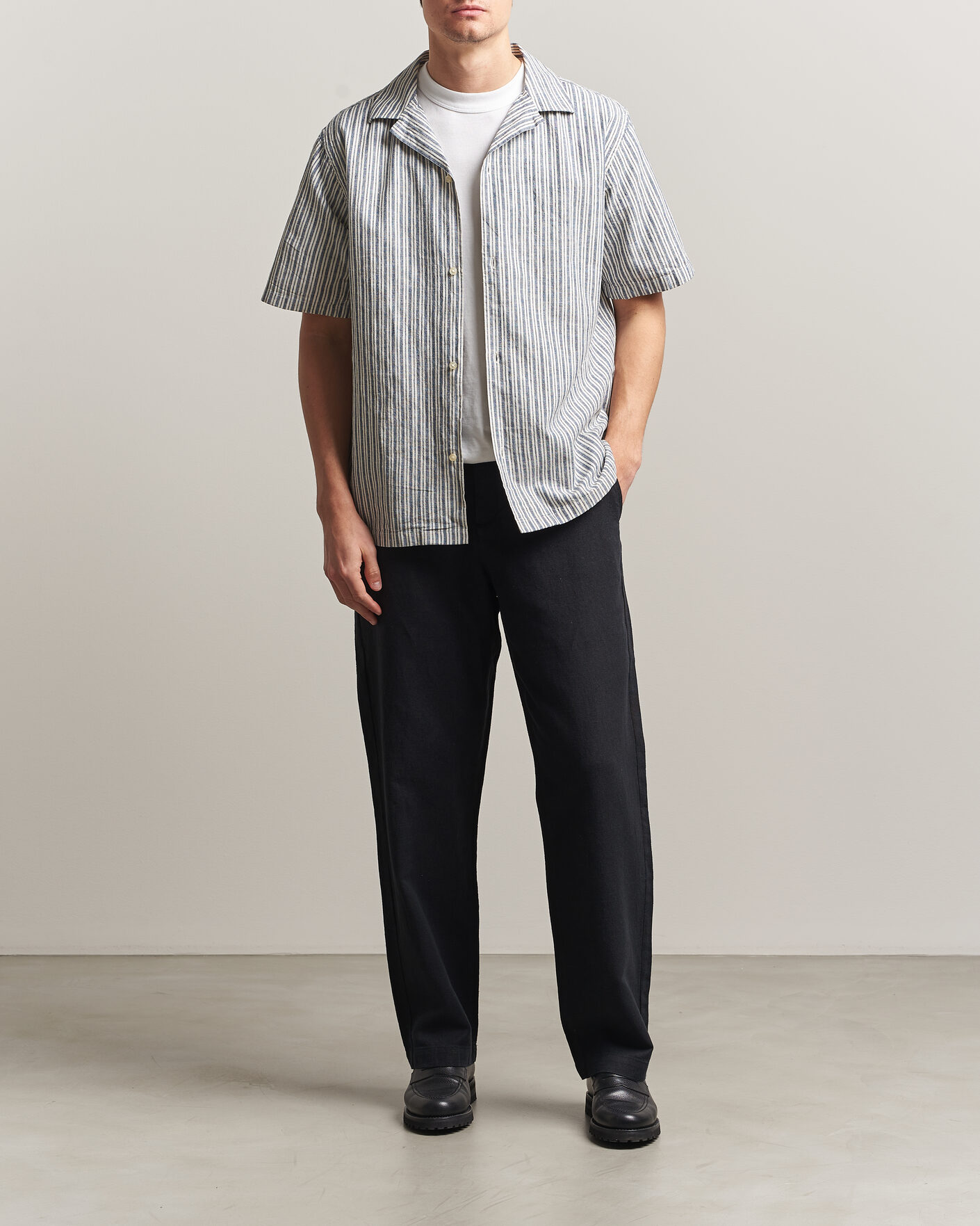 Herr | Skjortor | LES DEUX | Stripe Cotton/Linen Short Sleeve Shirt Dark Blue