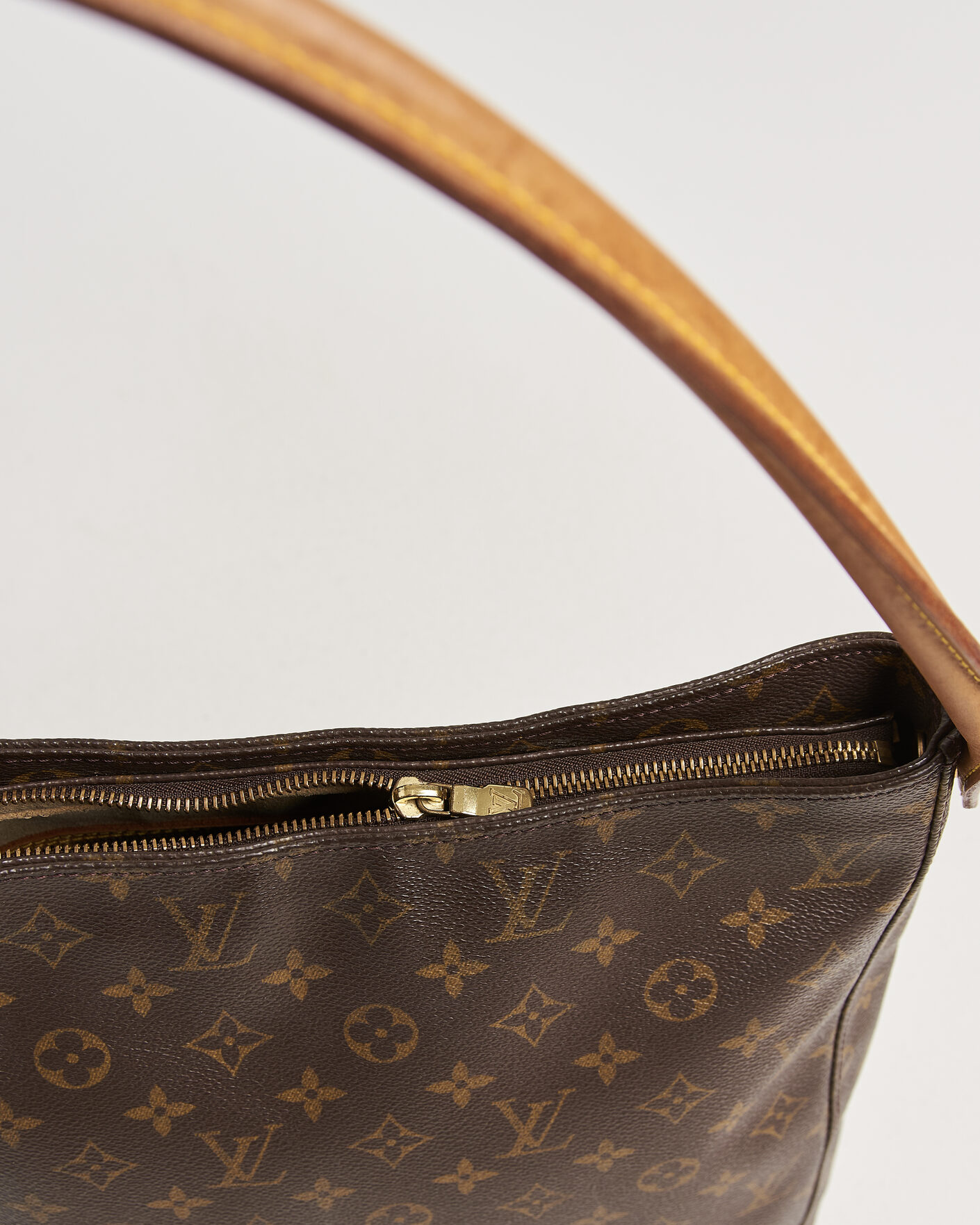 Herr | Pre-Owned & Vintage Bags | Louis Vuitton Pre-Owned | Looping Handbag GM Monogram