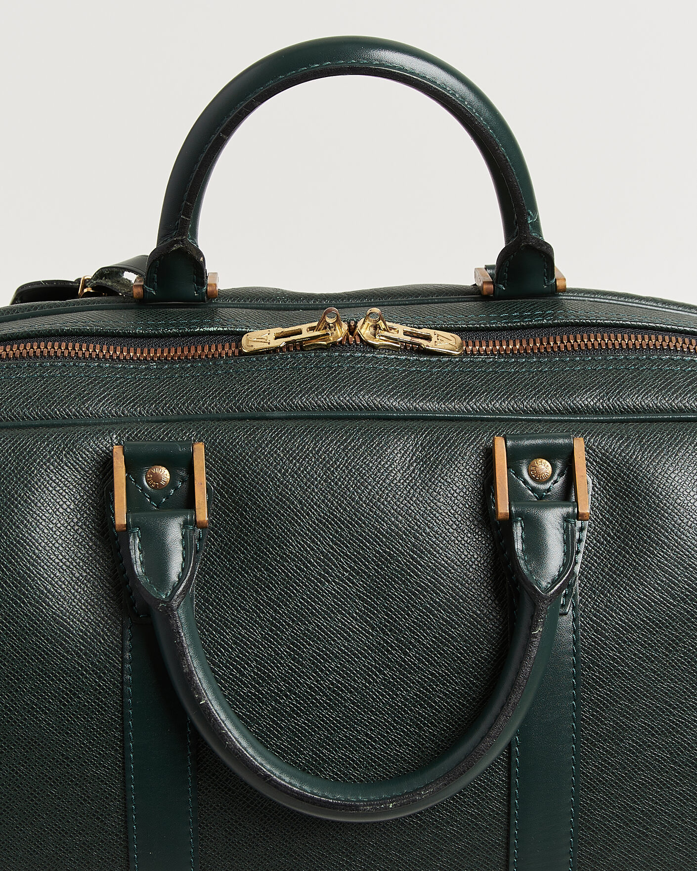 Herr | Pre-Owned & Vintage Bags | Louis Vuitton Pre-Owned | Taiga Kendall GM Bag Green