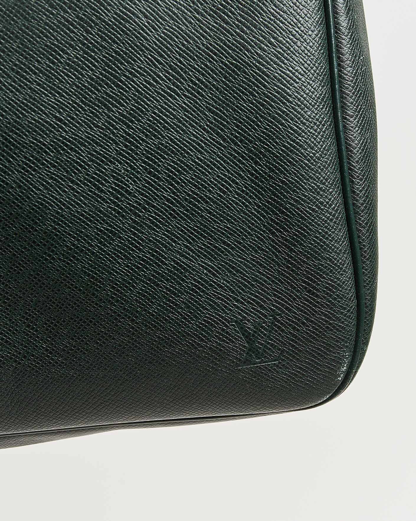 Herr | Pre-Owned & Vintage Bags | Louis Vuitton Pre-Owned | Taiga Kendall GM Bag Green