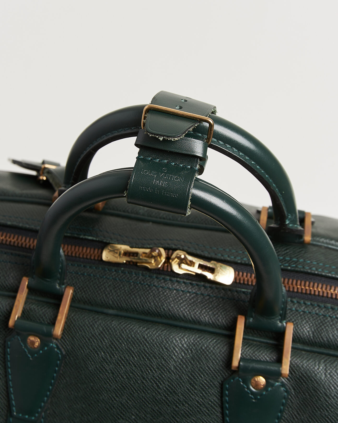 Herr | Pre-Owned & Vintage Bags | Louis Vuitton Pre-Owned | Taiga Kendall GM Bag Green