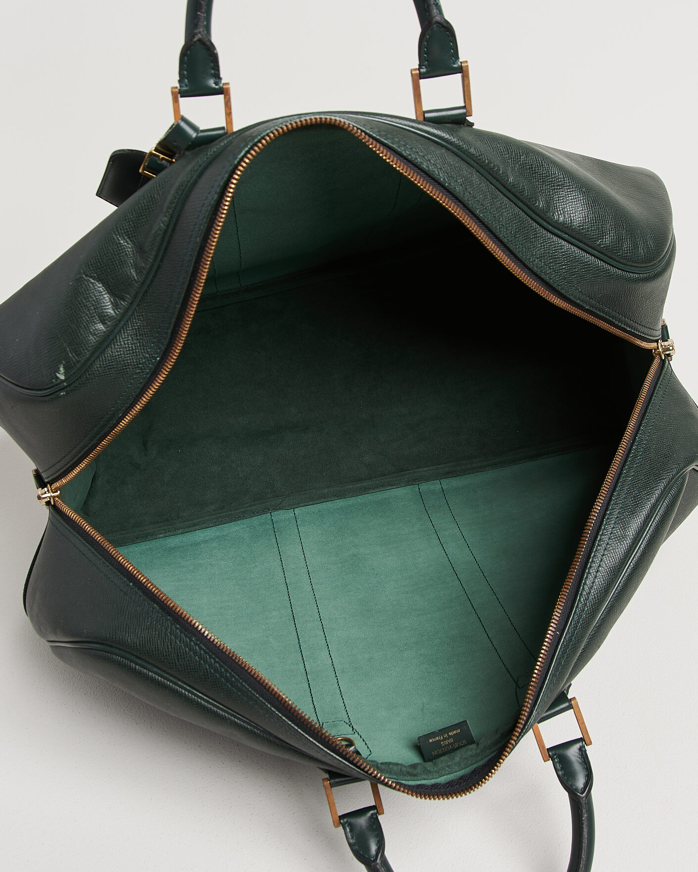 Herr | Pre-Owned & Vintage Bags | Louis Vuitton Pre-Owned | Taiga Kendall GM Bag Green