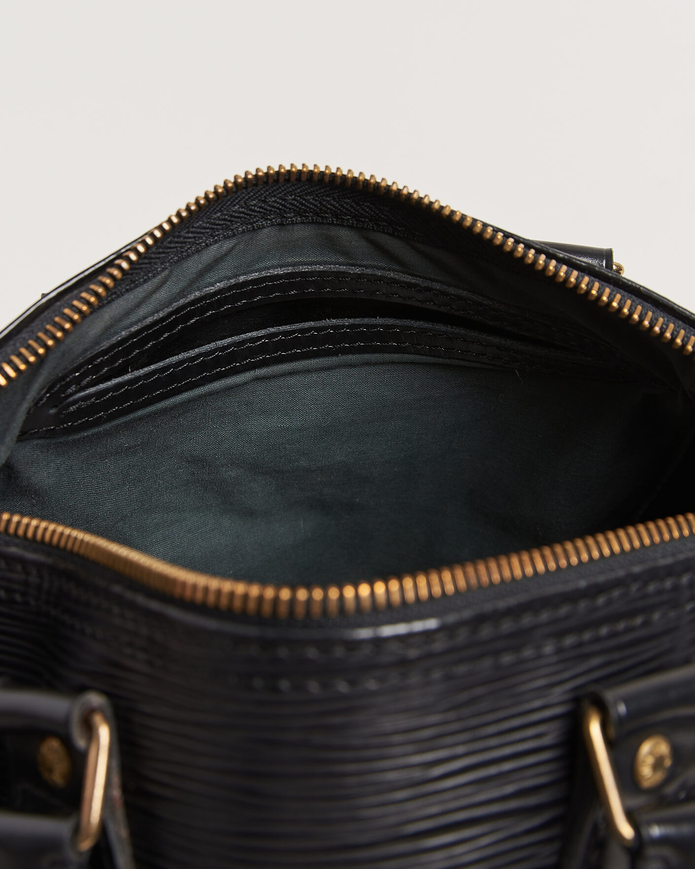 Herr | Pre-Owned & Vintage Bags | Louis Vuitton Pre-Owned | Speedy Epi Leather 25 Black