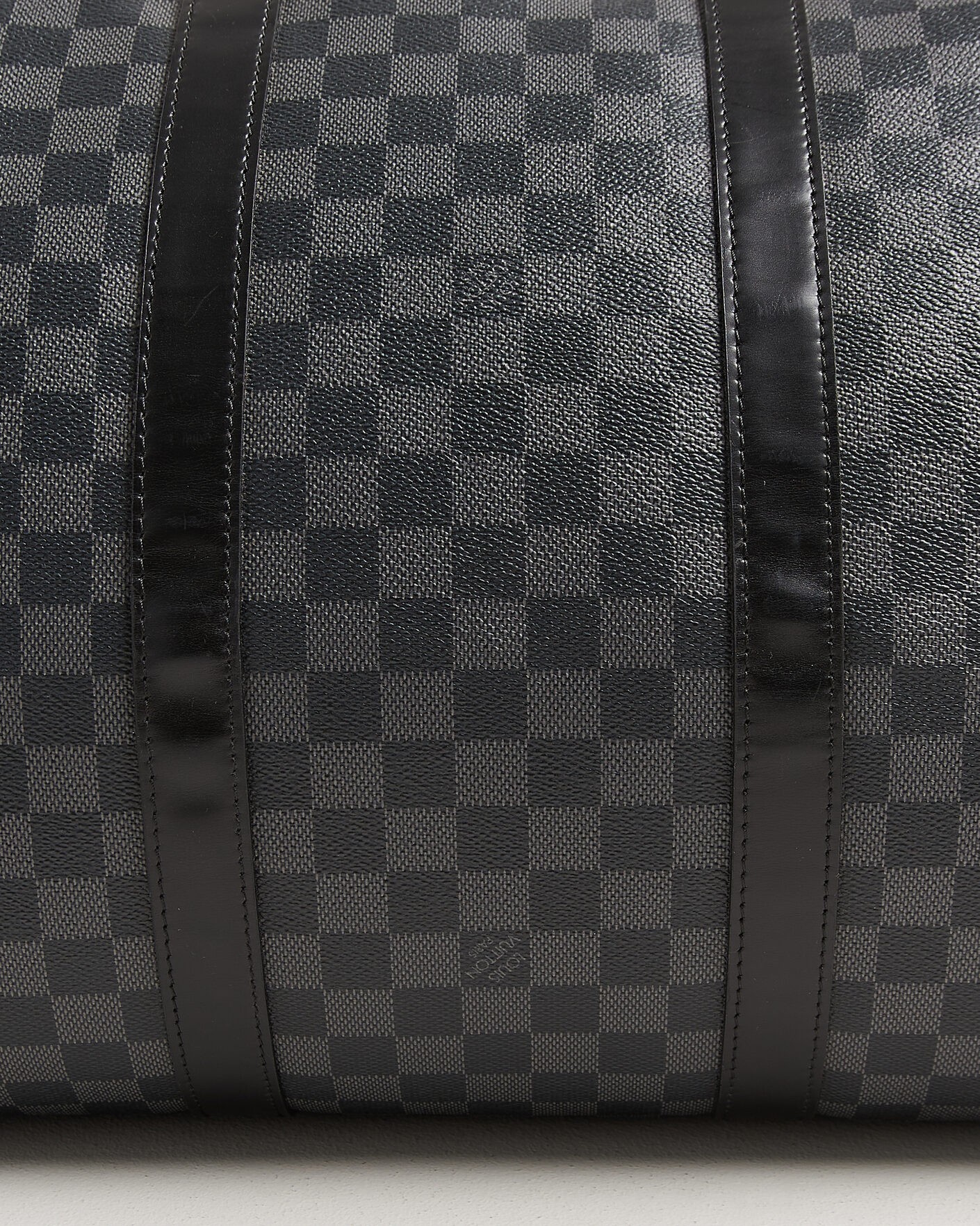 Herr | Pre-Owned & Vintage Bags | Louis Vuitton Pre-Owned | Keepall Bandouliére 55 Damier Graphite