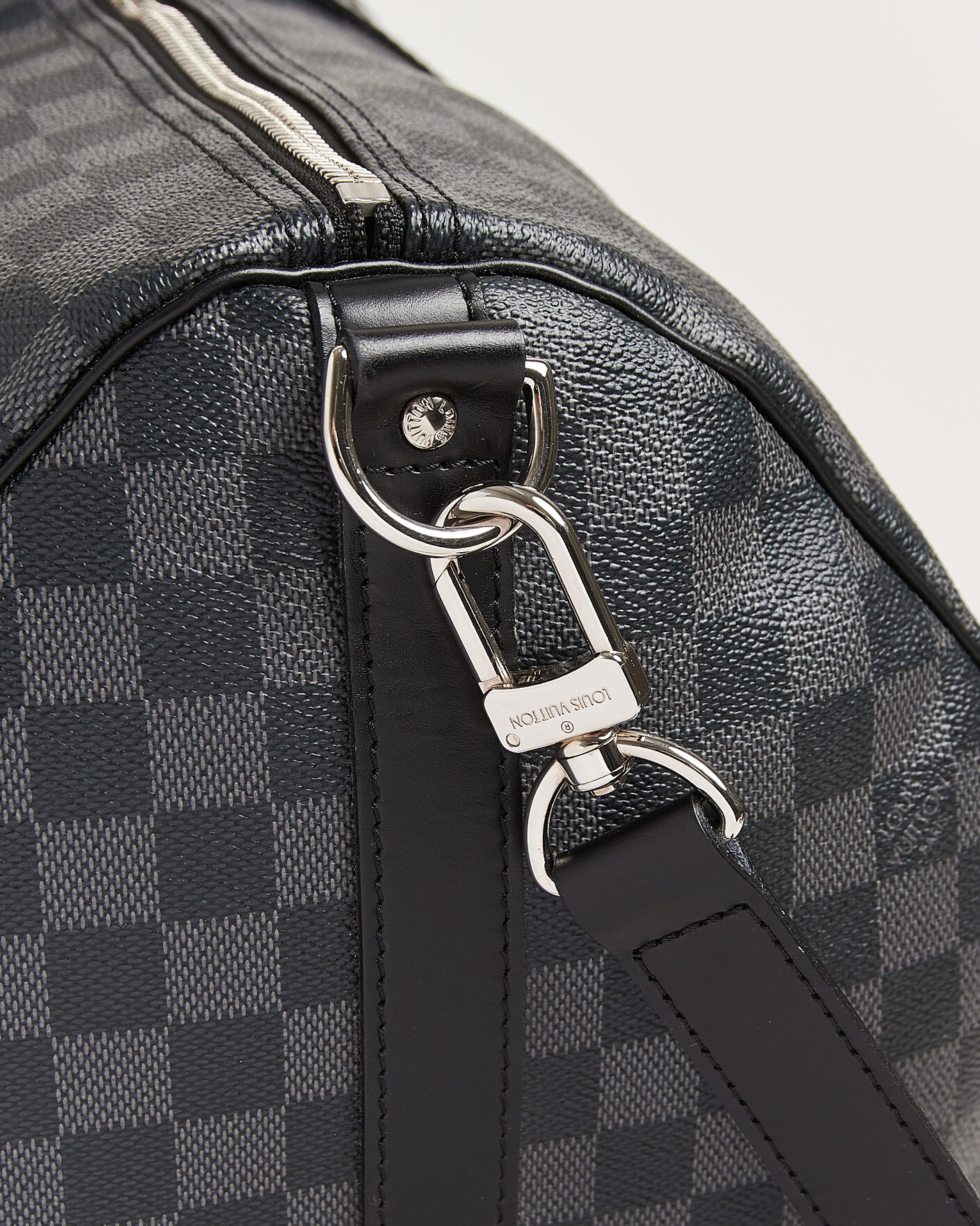 Herr | Pre-Owned & Vintage Bags | Louis Vuitton Pre-Owned | Keepall Bandouliére 55 Damier Graphite