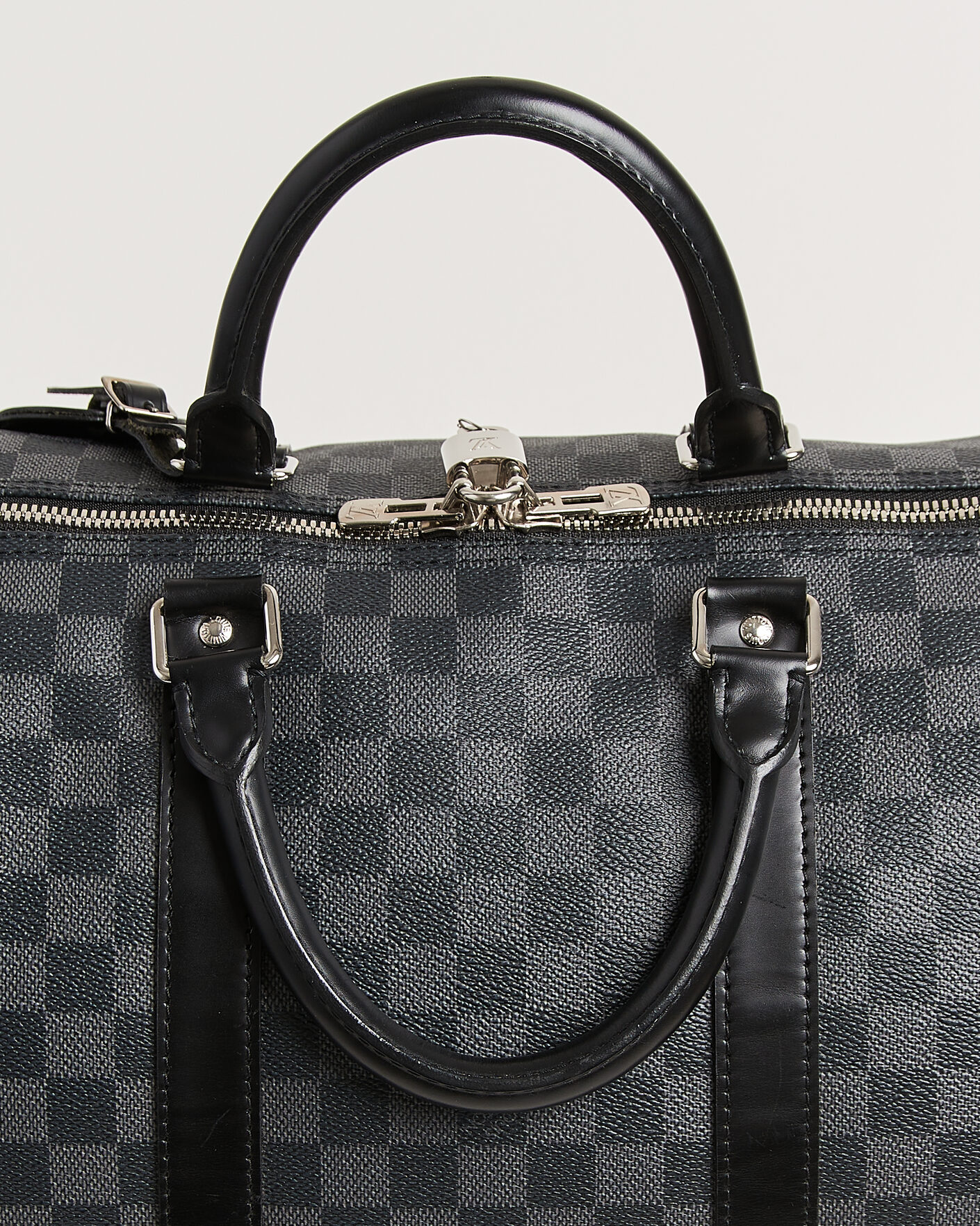 Herr | Pre-Owned & Vintage Bags | Louis Vuitton Pre-Owned | Keepall Bandouliére 55 Damier Graphite