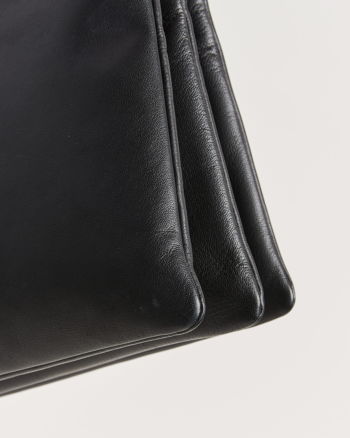 Herr | Pre-Owned & Vintage Bags | Celine Pre-Owned | Trio Bag Medium Leather Black