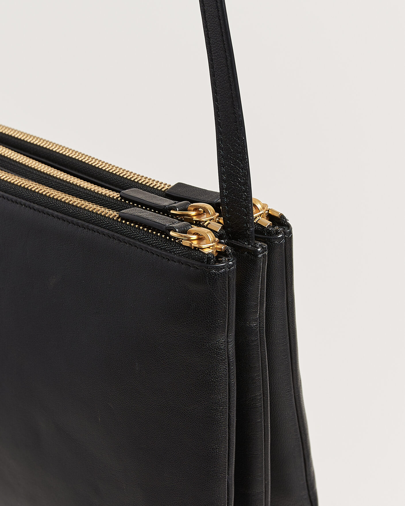 Herr | Pre-Owned & Vintage Bags | Celine Pre-Owned | Trio Bag Medium Leather Black