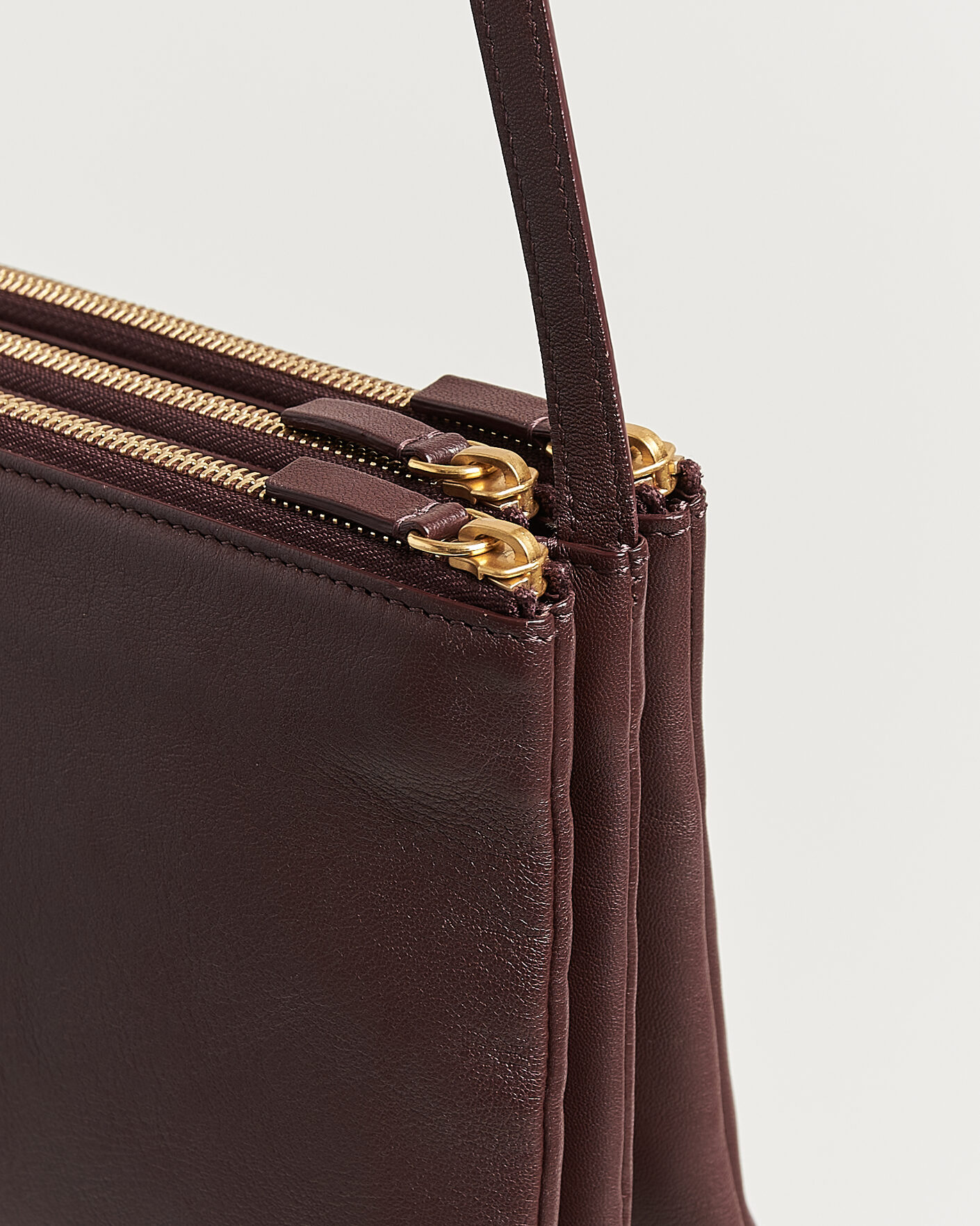 Herr | Pre-Owned & Vintage Bags | Celine Pre-Owned | Trio Bag Medium Leather Burgundy