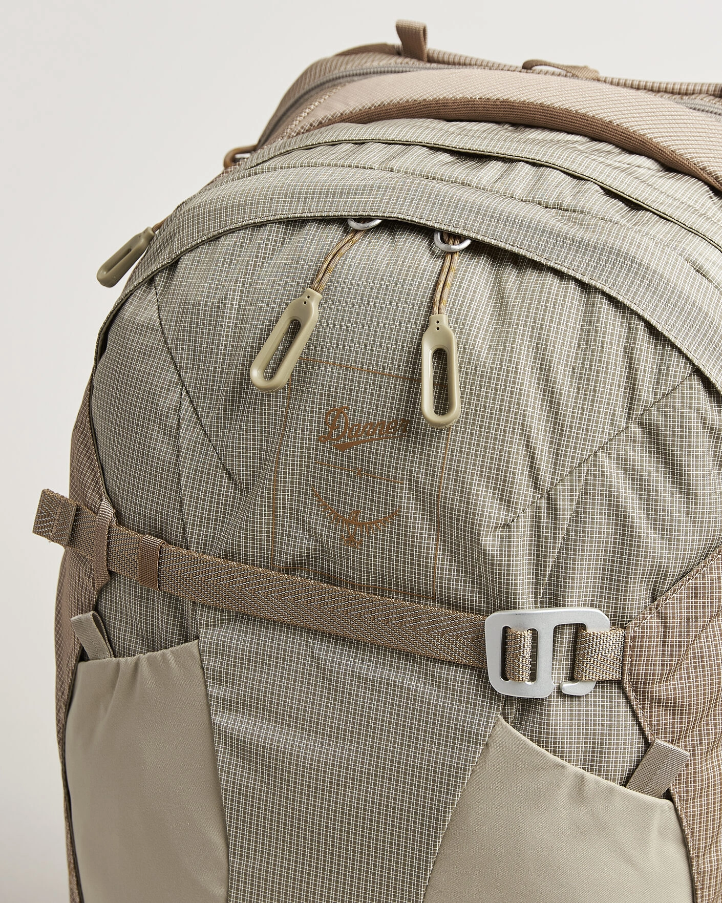 Herr | Väskor | Osprey | X Danner Farpoint 40 Sawdust - Latte Brown