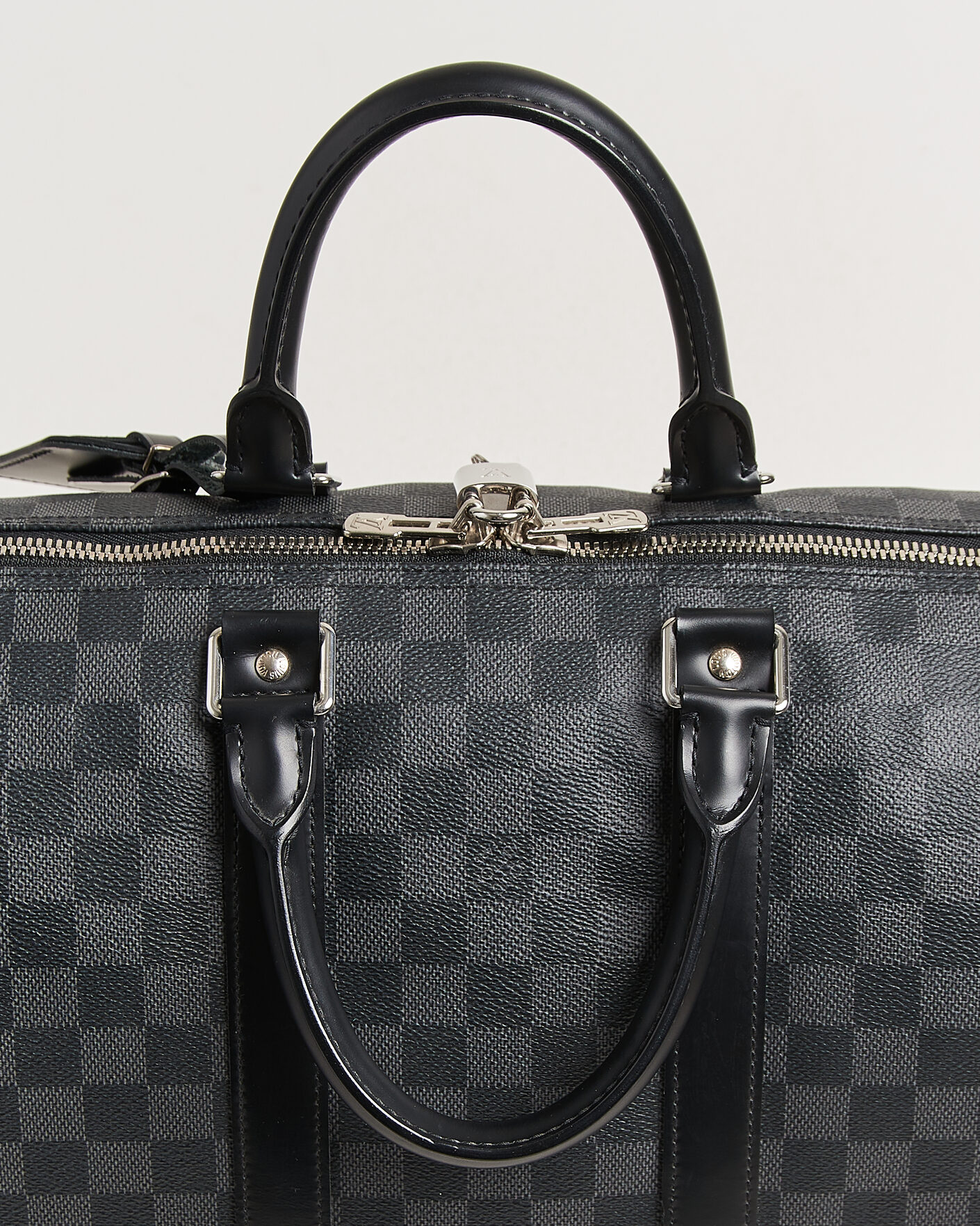 Herr | Pre-Owned & Vintage Bags | Louis Vuitton Pre-Owned | Keepall Bandouliére 45 Damier Graphite
