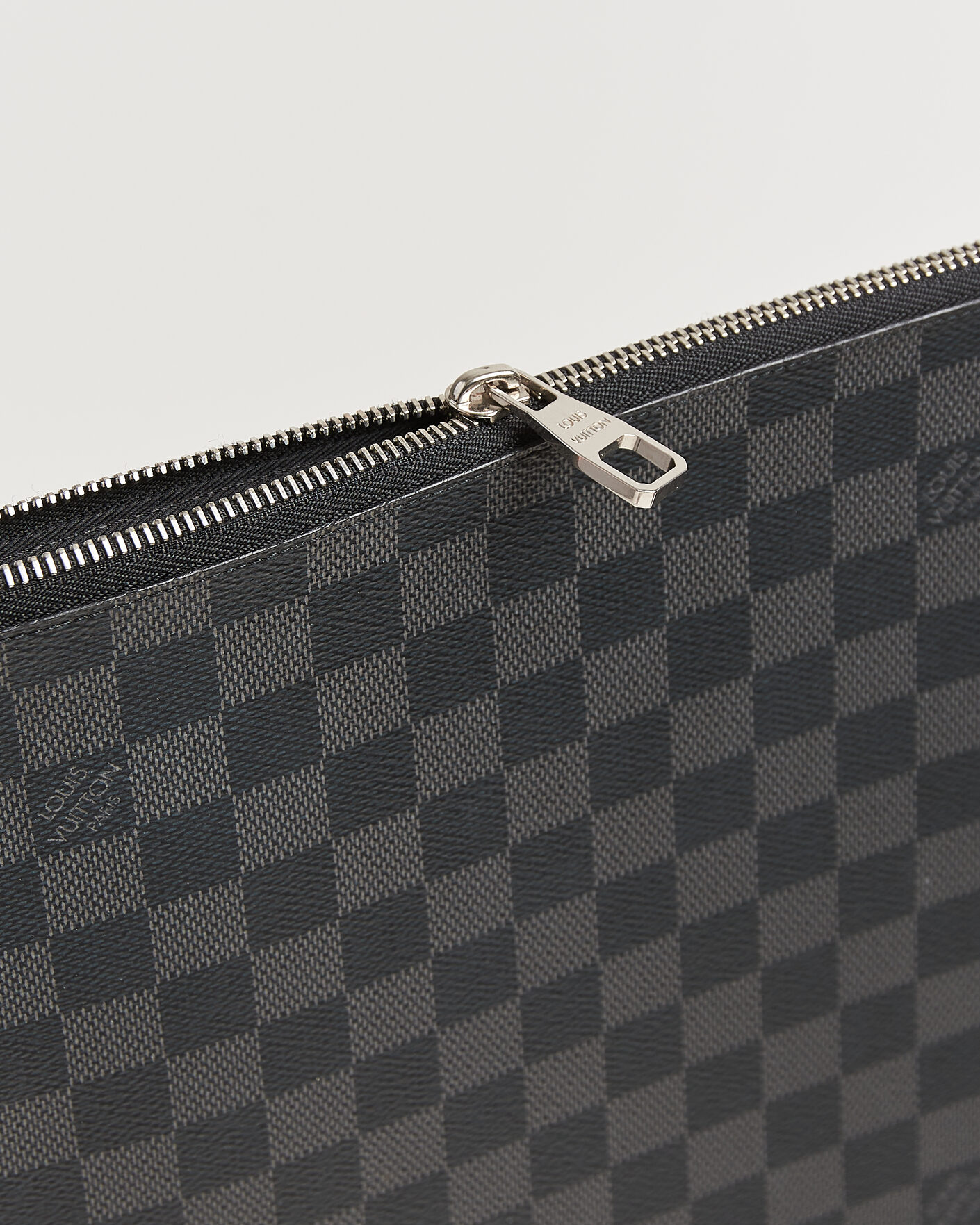 Herr | Pre-Owned & Vintage Bags | Louis Vuitton Pre-Owned | Pochette Jules Damier Graphite