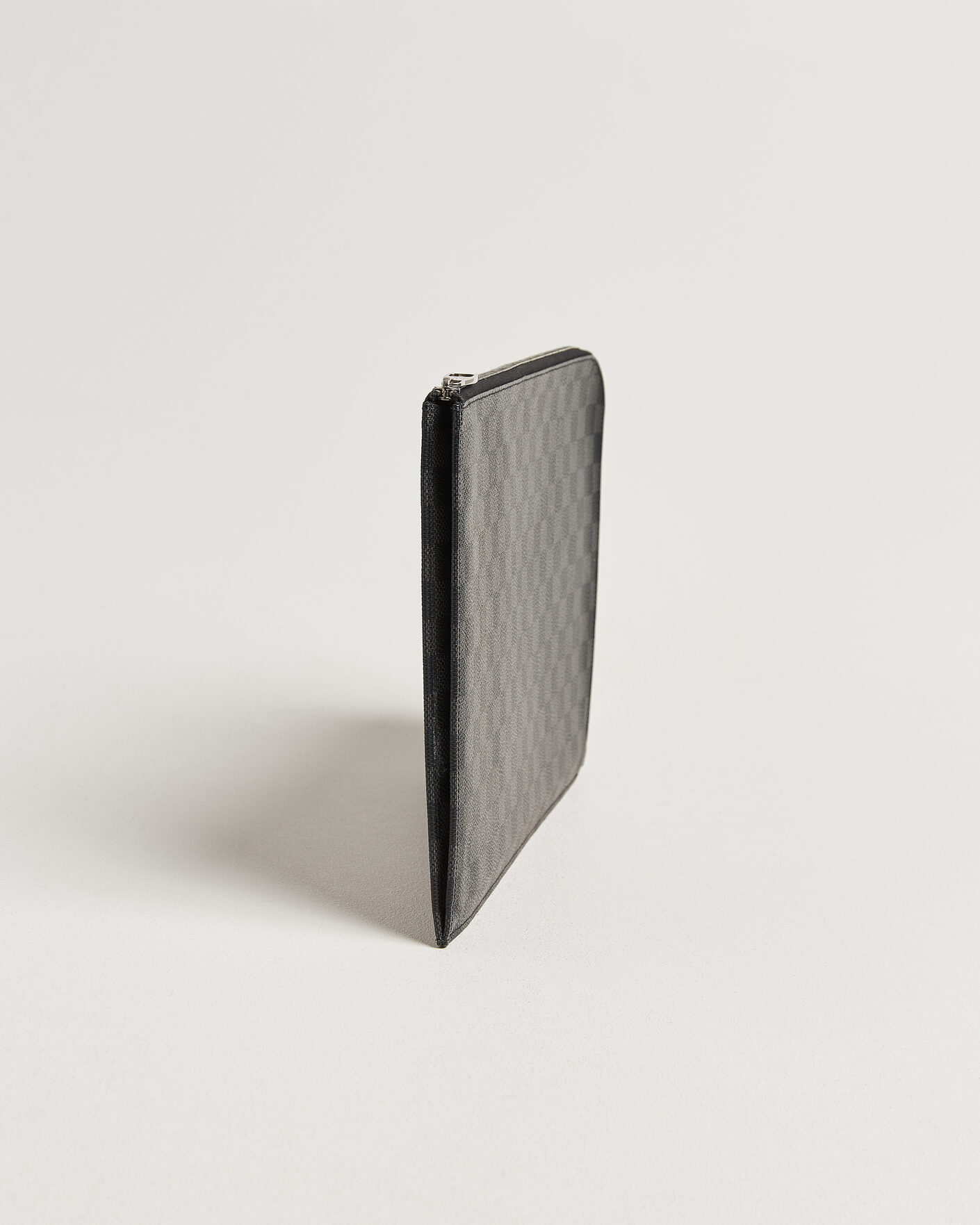 Herr | Pre-Owned & Vintage Bags | Louis Vuitton Pre-Owned | Pochette Jules Damier Graphite