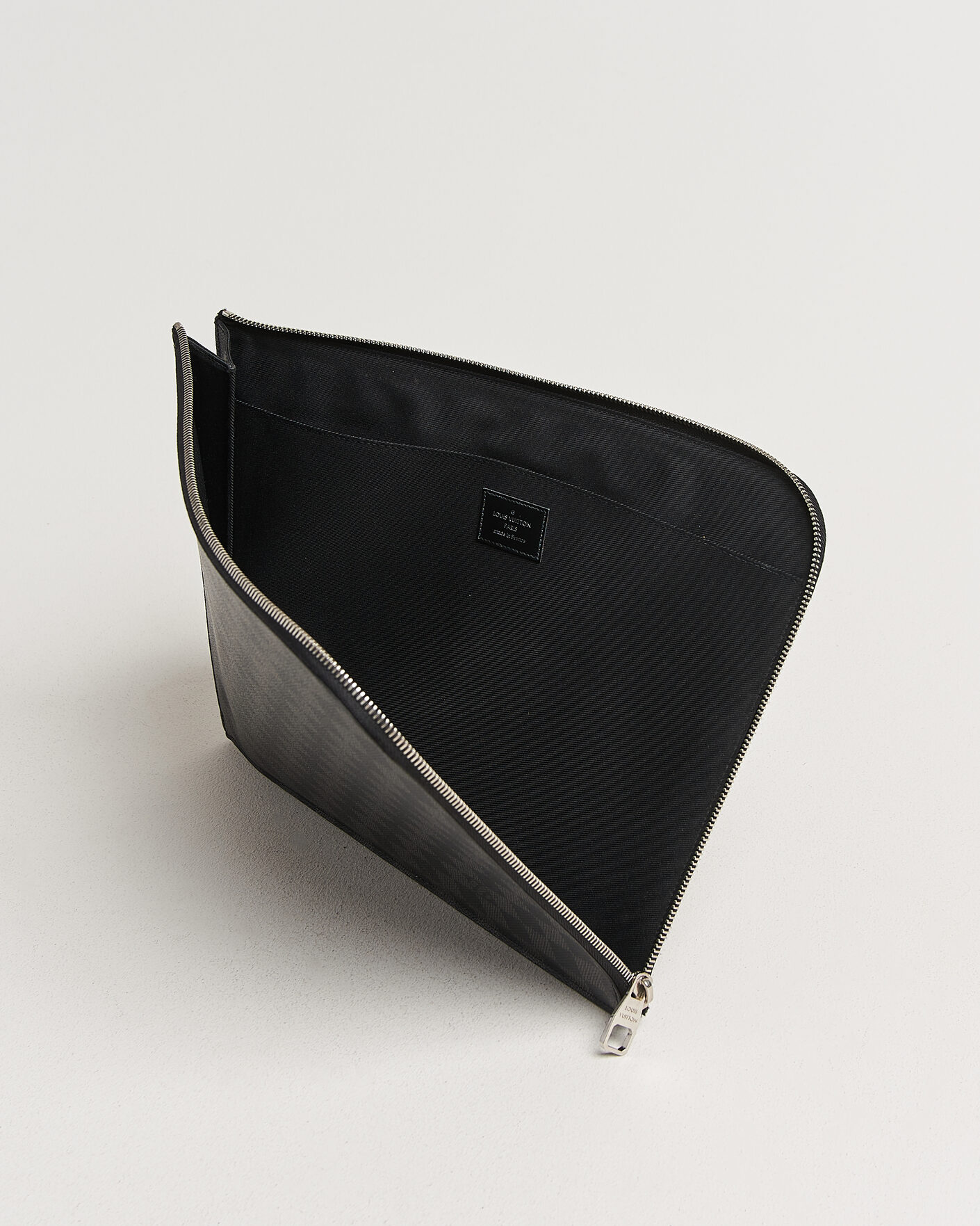 Herr | Pre-Owned & Vintage Bags | Louis Vuitton Pre-Owned | Pochette Jules Damier Graphite