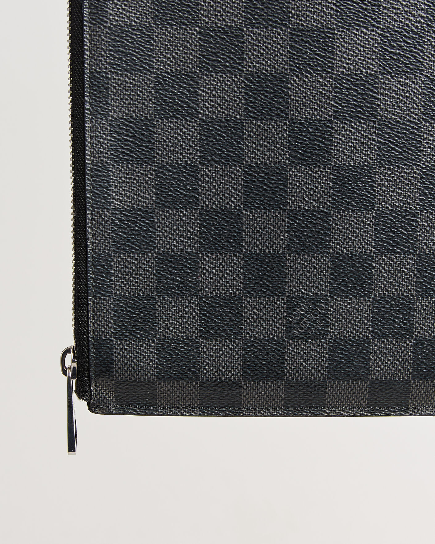 Herr | Pre-Owned & Vintage Bags | Louis Vuitton Pre-Owned | Pochette Jules Damier Graphite