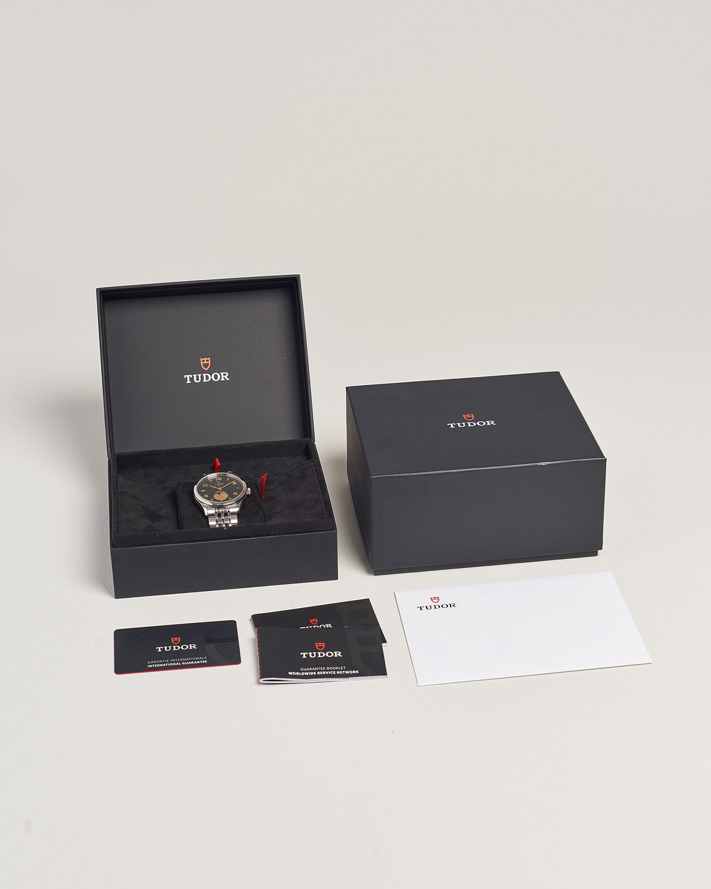 Herr | Pre-Owned & Vintage Watches | Tudor Pre-Owned | 1926 Luna