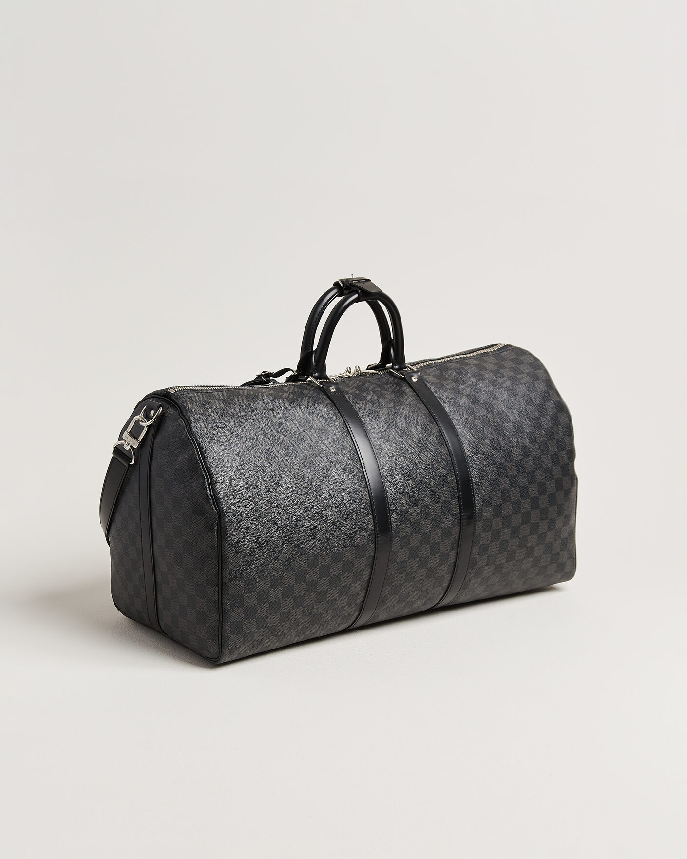 Herr | Pre-Owned & Vintage Bags | Louis Vuitton Pre-Owned | Keepall 55 Bandouliére Damier Graphite