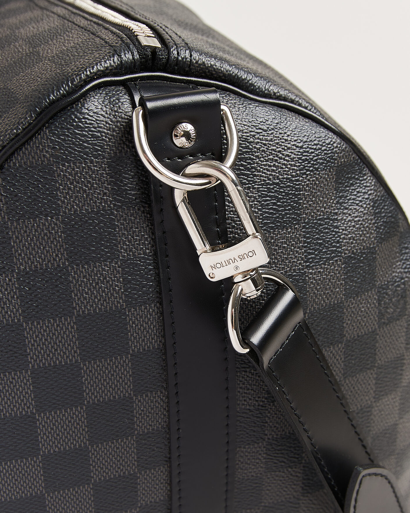 Herr | Pre-Owned & Vintage Bags | Louis Vuitton Pre-Owned | Keepall 55 Bandouliére Damier Graphite