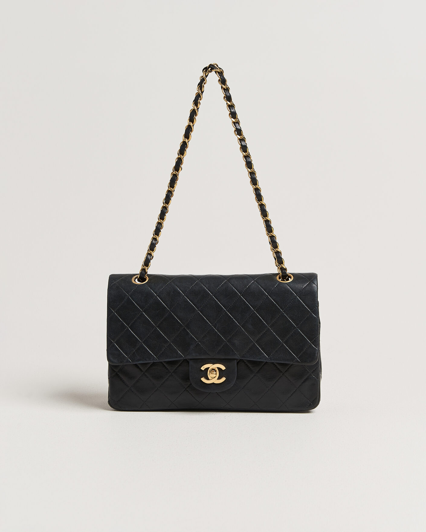 Herr | Pre-Owned & Vintage Bags | Chanel Pre-Owned | Classic Medium Double Flap Bag Black