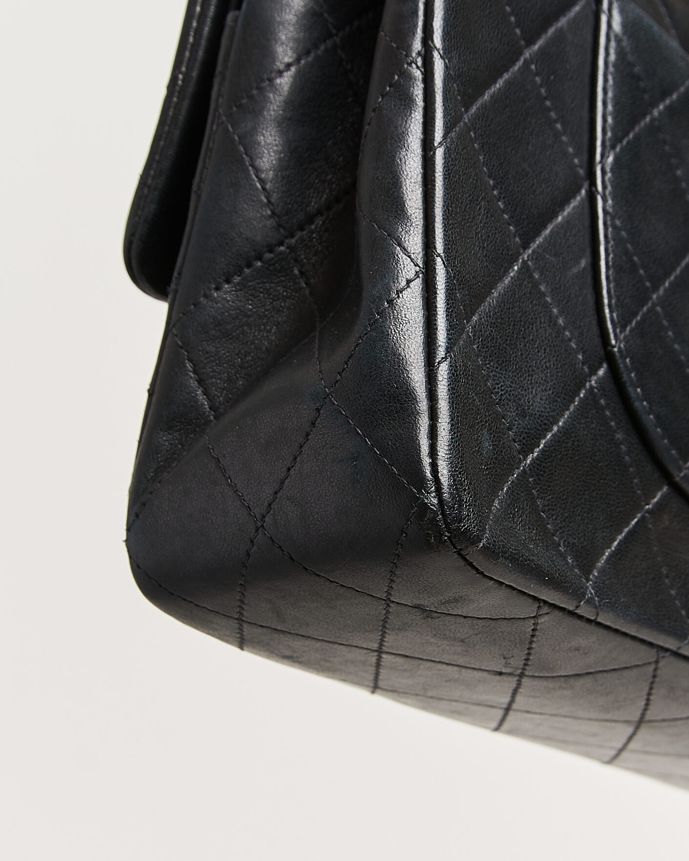 Herr | Pre-Owned & Vintage Bags | Chanel Pre-Owned | Classic Medium Double Flap Bag Black