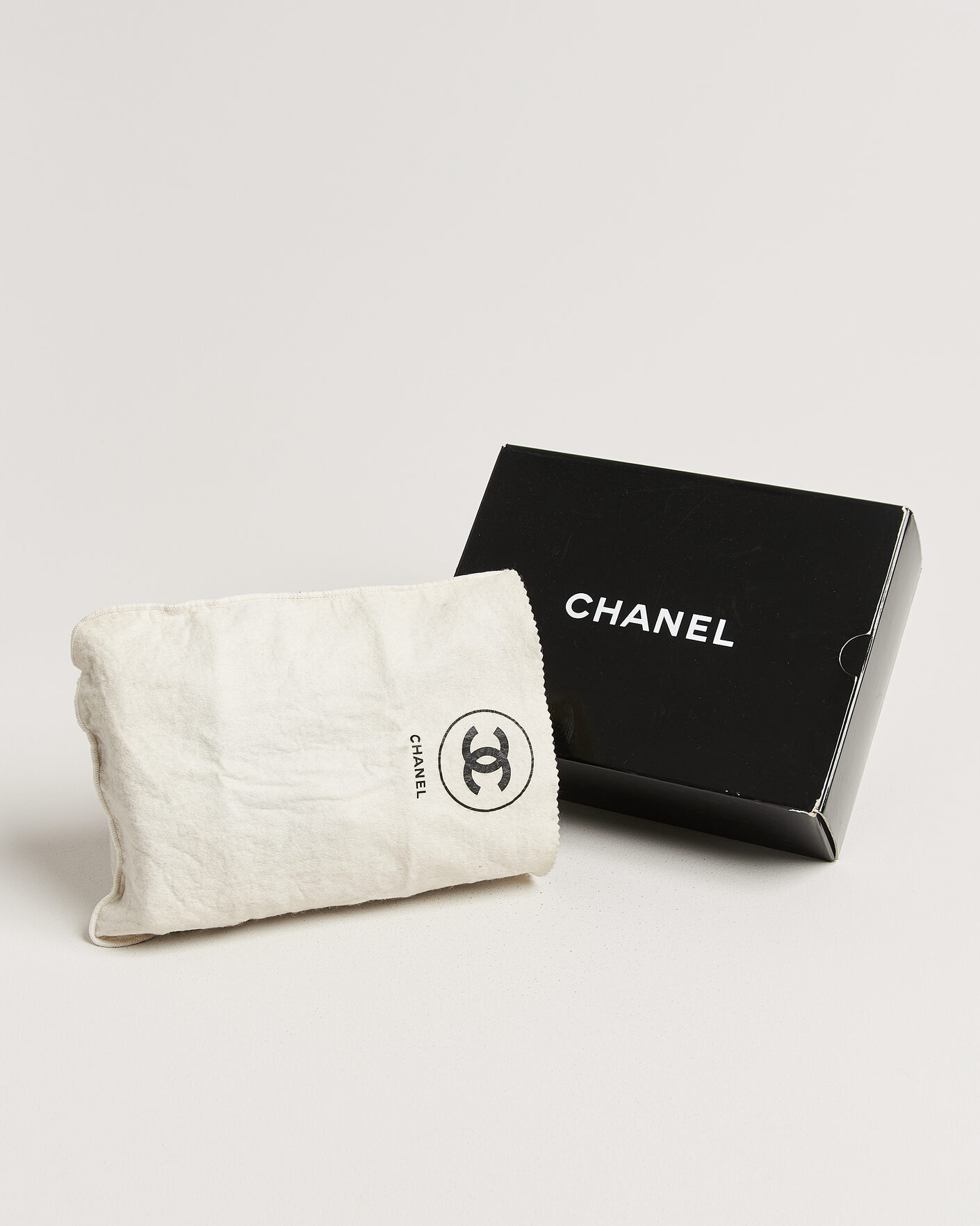 Herr | Pre-Owned & Vintage Bags | Chanel Pre-Owned | Classic Medium Double Flap Bag Black