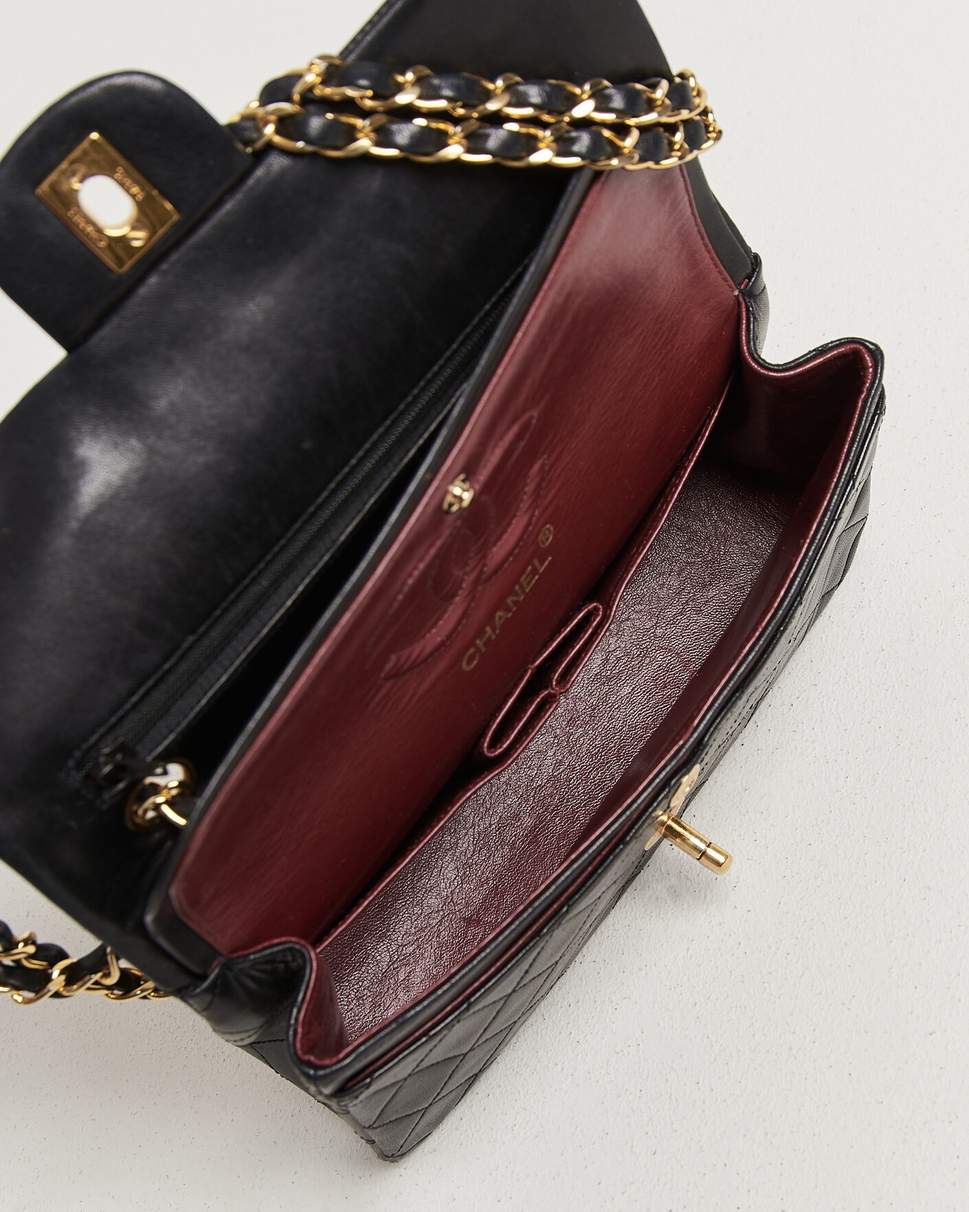 Herr | Pre-Owned & Vintage Bags | Chanel Pre-Owned | Classic Small Double Flap Bag Black