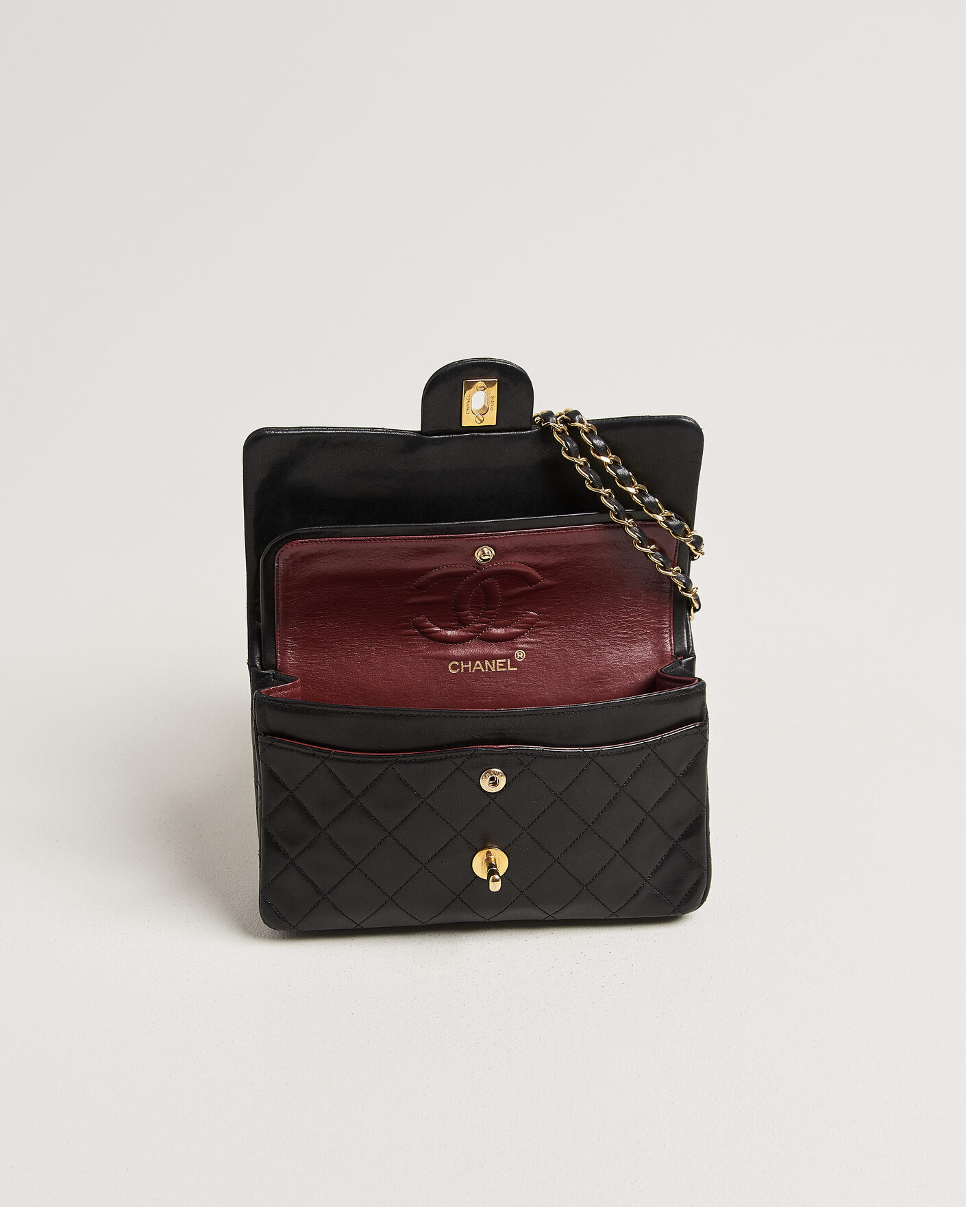 Herr | Pre-Owned & Vintage Bags | Chanel Pre-Owned | Classic Small Double Flap Bag Black