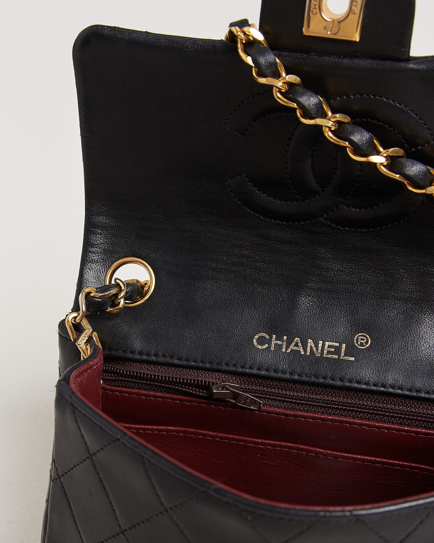 Herr | Pre-Owned & Vintage Bags | Chanel Pre-Owned | Classic Mini Single Flap Square Bag Black