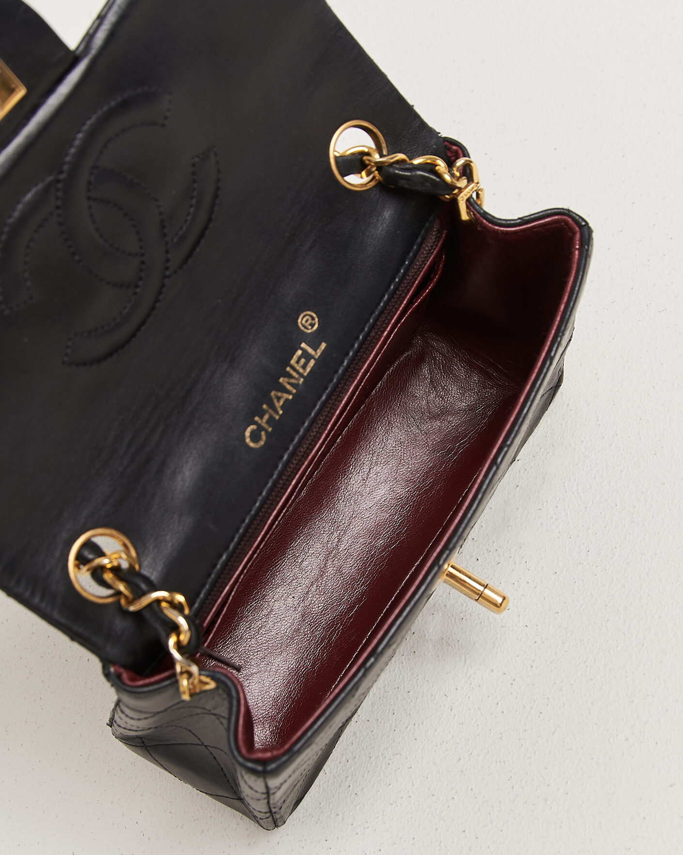 Herr | Pre-Owned & Vintage Bags | Chanel Pre-Owned | Classic Mini Single Flap Square Bag Black