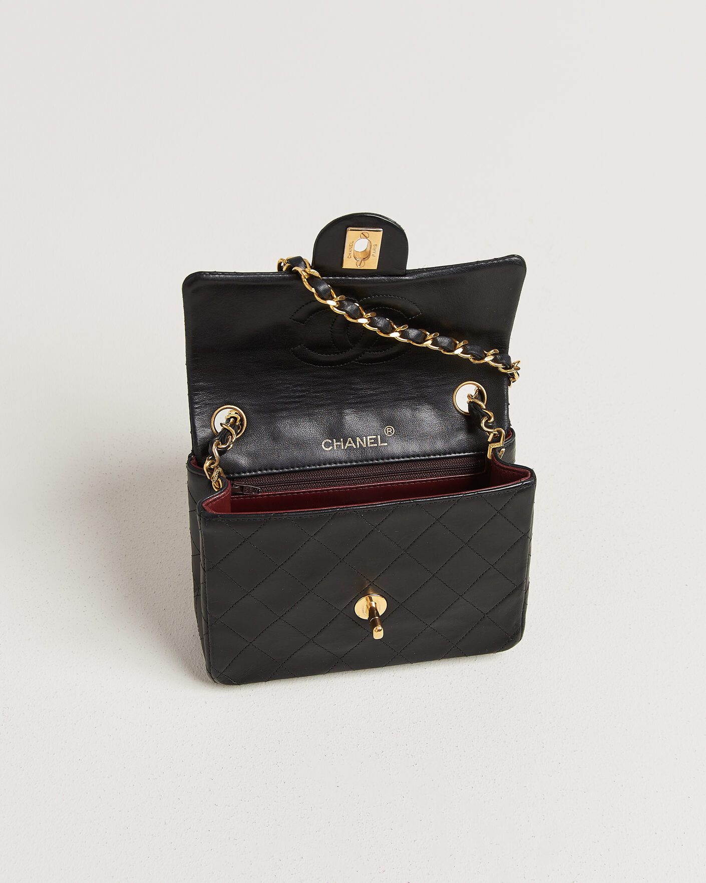 Herr | Pre-Owned & Vintage Bags | Chanel Pre-Owned | Classic Mini Single Flap Square Bag Black