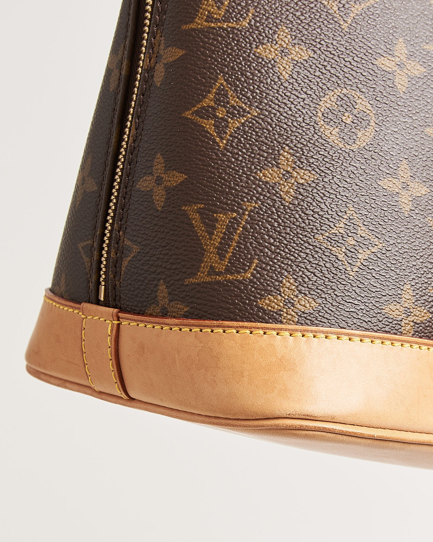 Herr | Pre-Owned & Vintage Bags | Louis Vuitton Pre-Owned | Alma Bag PM Monogram