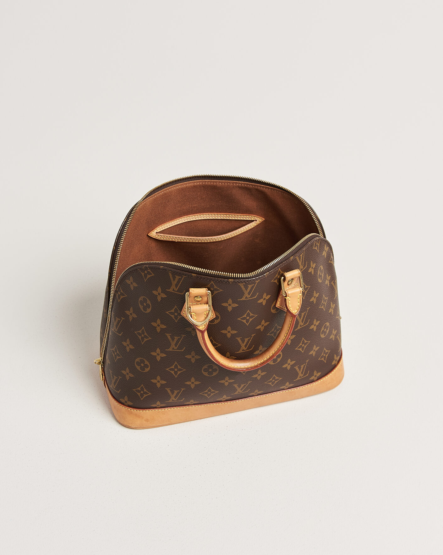 Herr | Pre-Owned & Vintage Bags | Louis Vuitton Pre-Owned | Alma Bag PM Monogram