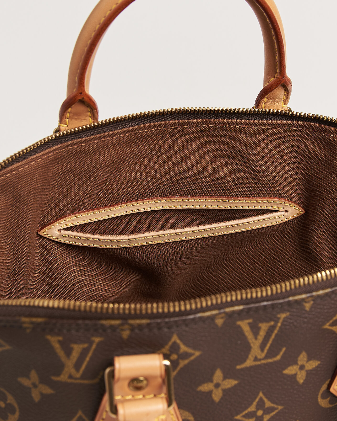 Herr | Pre-Owned & Vintage Bags | Louis Vuitton Pre-Owned | Alma Bag PM Monogram