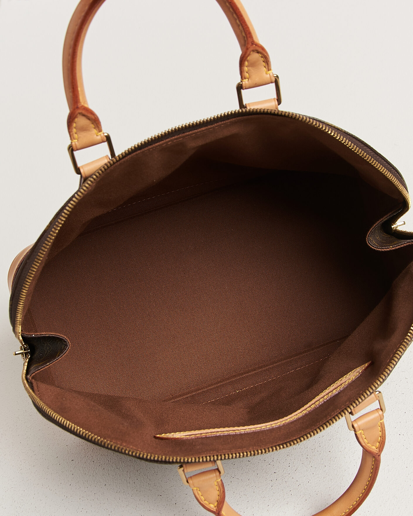 Herr | Pre-Owned & Vintage Bags | Louis Vuitton Pre-Owned | Alma Bag PM Monogram