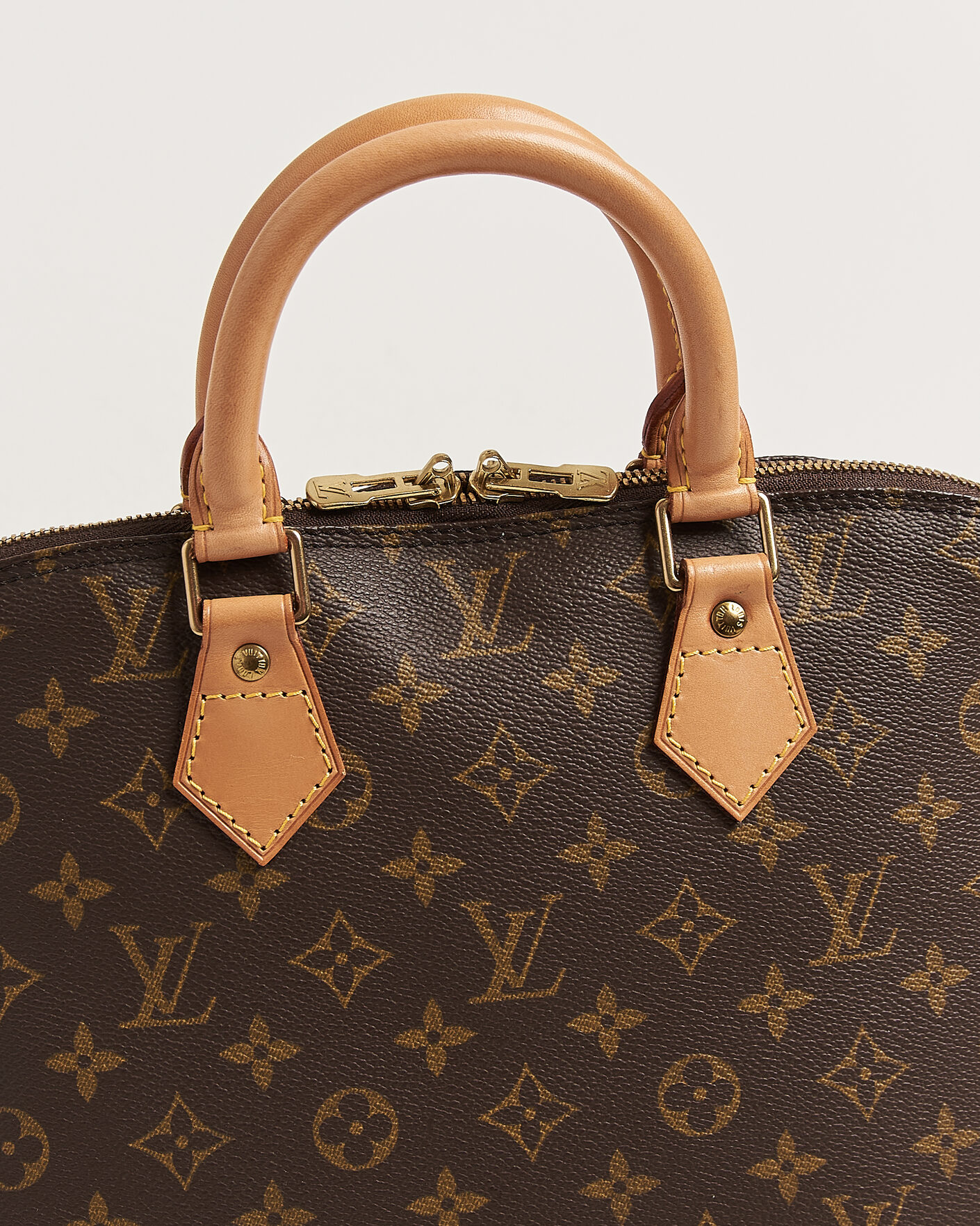 Herr | Pre-Owned & Vintage Bags | Louis Vuitton Pre-Owned | Alma Bag PM Monogram