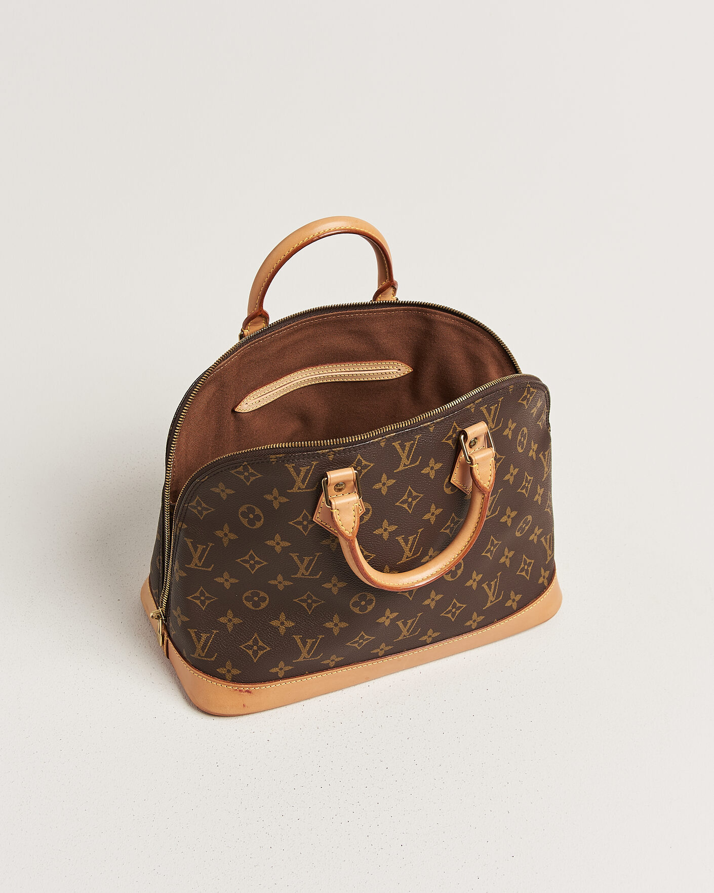 Herr | Pre-Owned & Vintage Bags | Louis Vuitton Pre-Owned | Alma Bag PM Monogram
