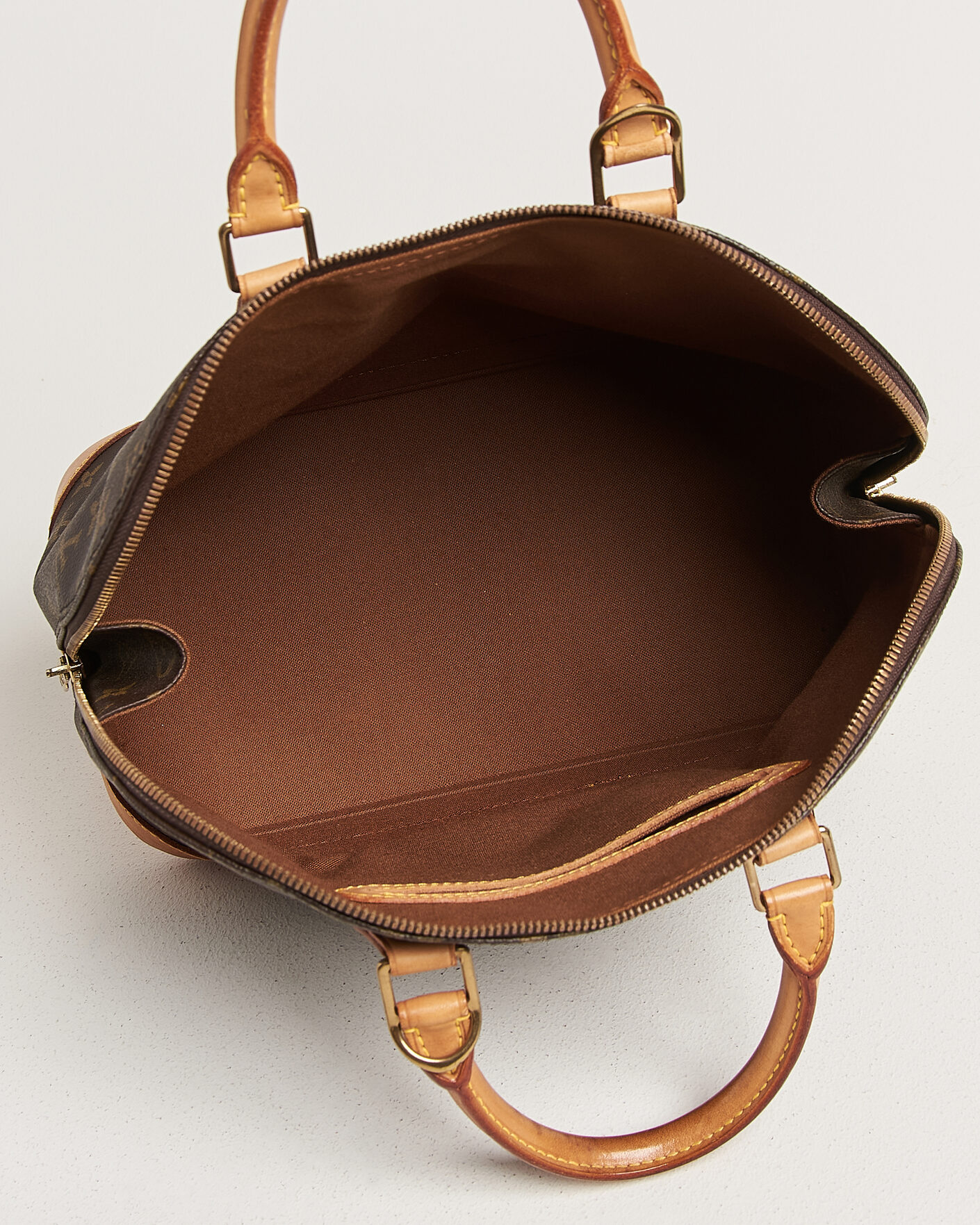 Herr | Pre-Owned & Vintage Bags | Louis Vuitton Pre-Owned | Alma Bag PM Monogram