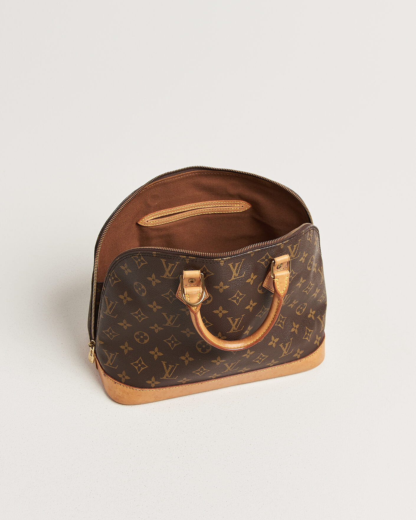 Herr | Pre-Owned & Vintage Bags | Louis Vuitton Pre-Owned | Alma Bag PM Monogram