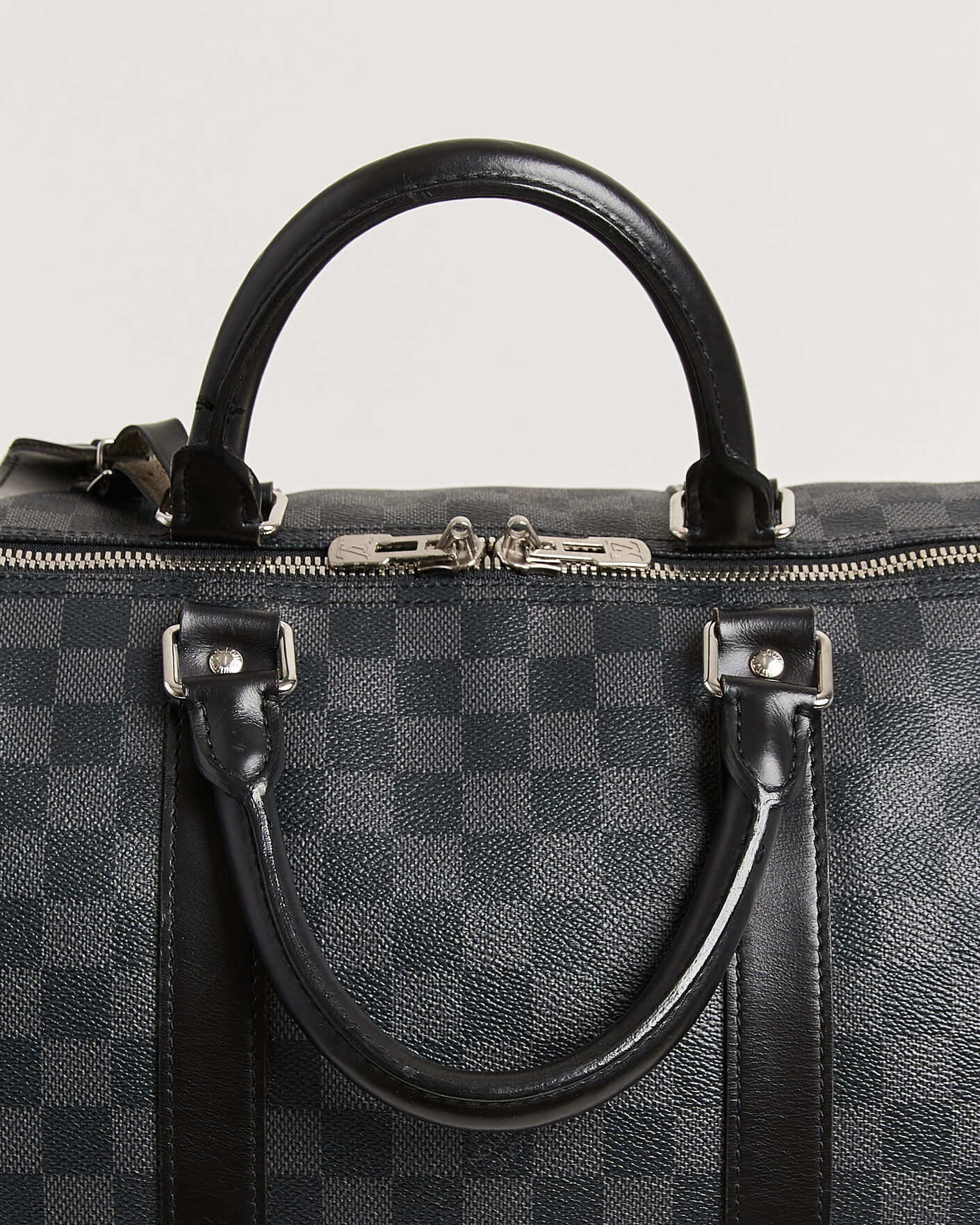 Herr | Pre-Owned & Vintage Bags | Louis Vuitton Pre-Owned | Keepall 55 Bandouliére Damier Graphite