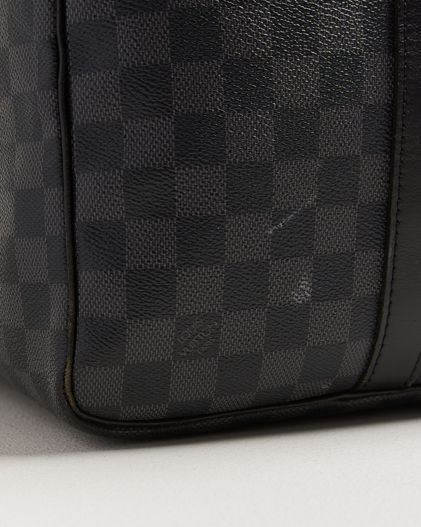 Herr | Pre-Owned & Vintage Bags | Louis Vuitton Pre-Owned | Keepall 55 Bandouliére Damier Graphite