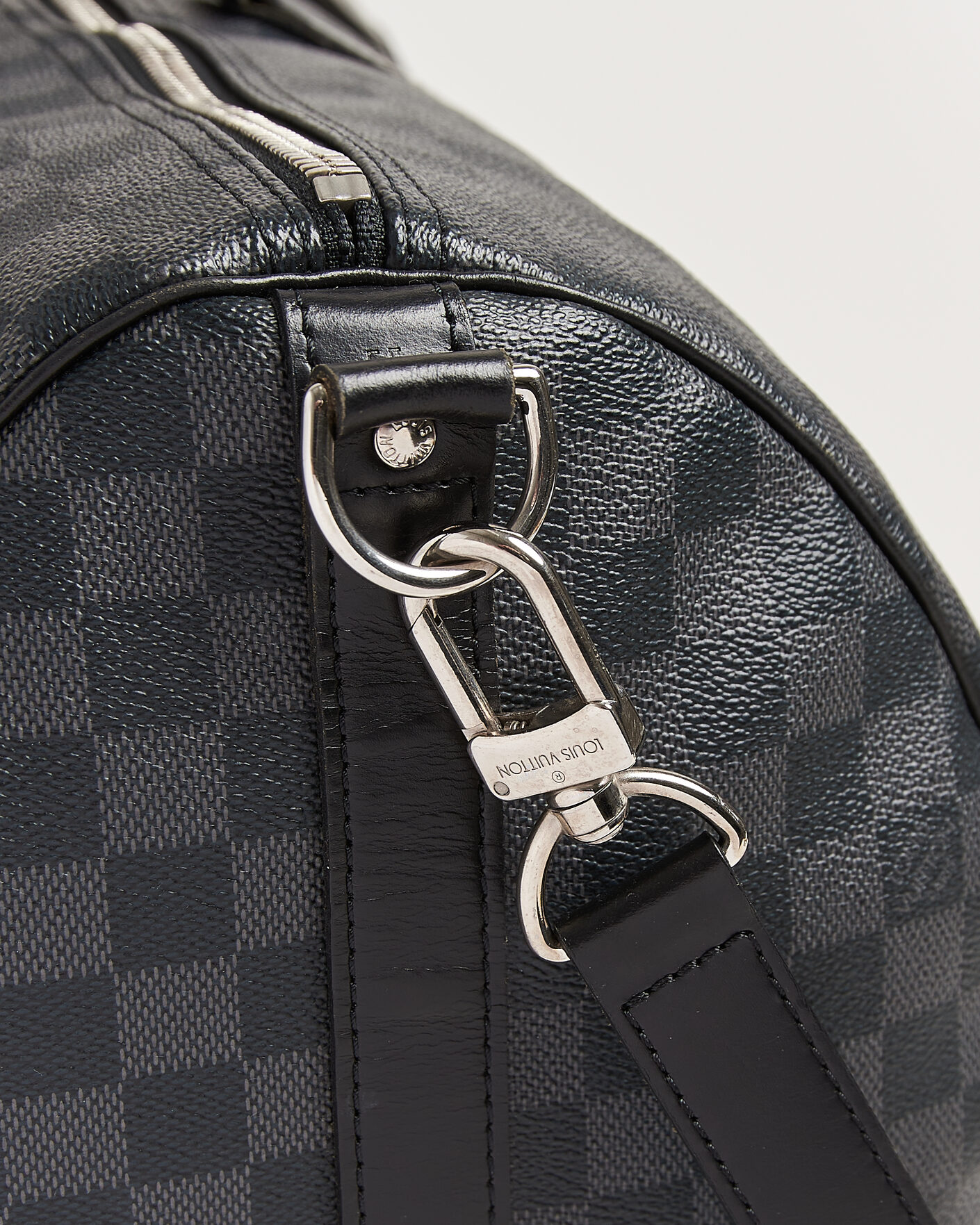Herr | Pre-Owned & Vintage Bags | Louis Vuitton Pre-Owned | Keepall 55 Bandouliére Damier Graphite