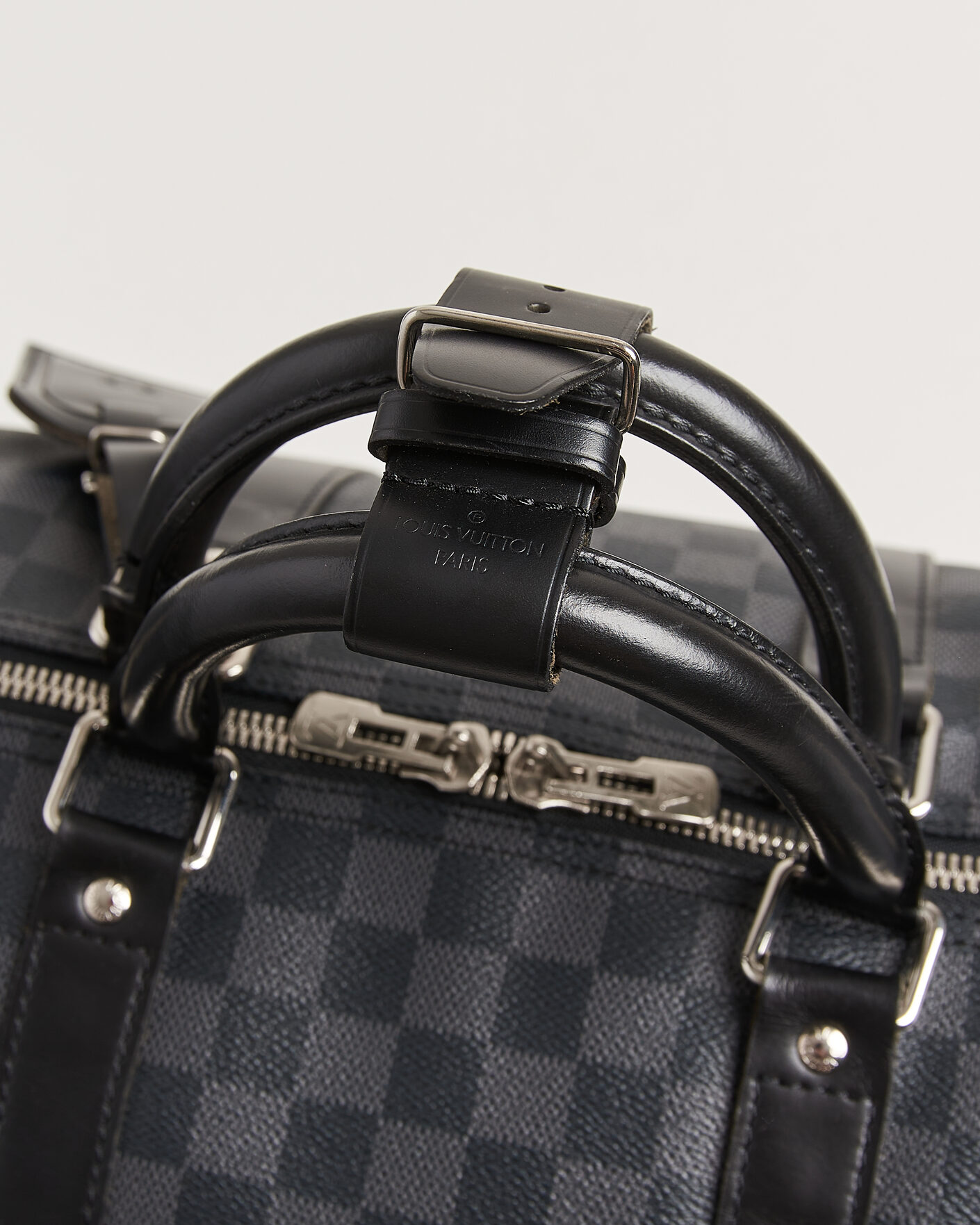 Herr | Pre-Owned & Vintage Bags | Louis Vuitton Pre-Owned | Keepall 55 Bandouliére Damier Graphite