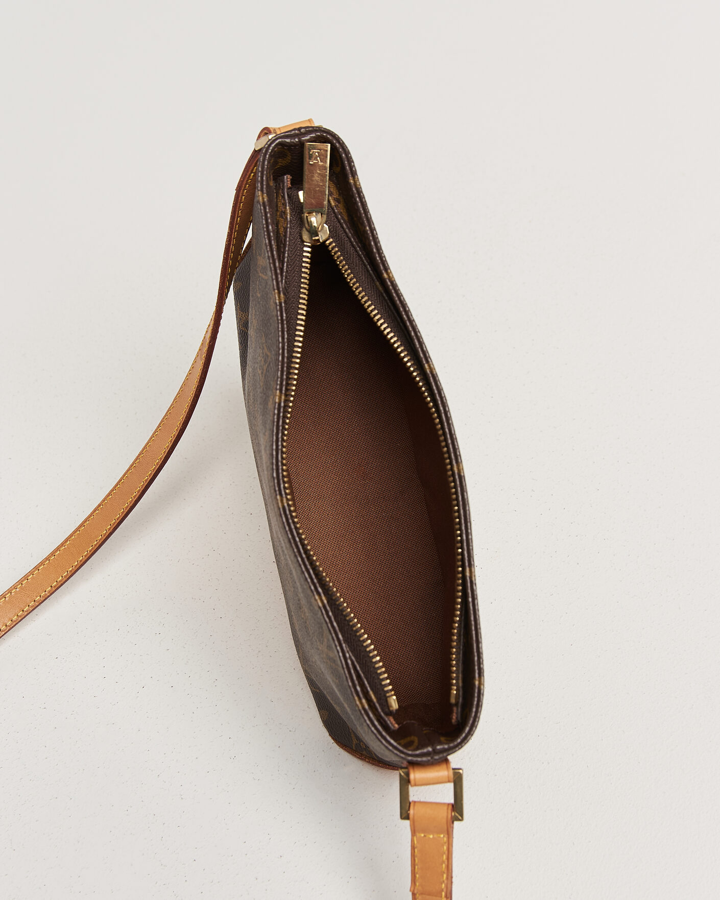 Herr | Pre-Owned & Vintage Bags | Louis Vuitton Pre-Owned | Trotteur Crossbody Bag Monogram