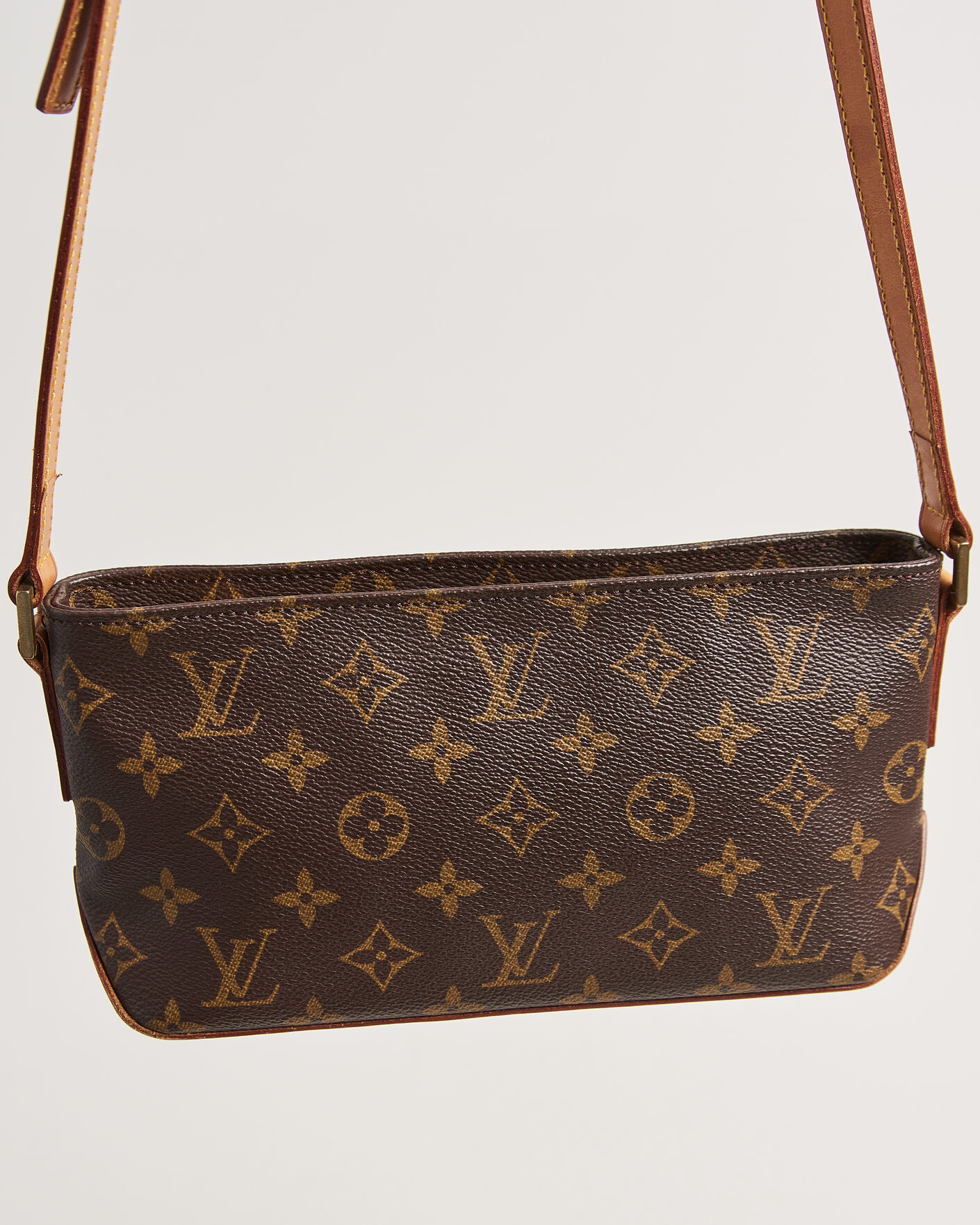 Herr | Pre-Owned & Vintage Bags | Louis Vuitton Pre-Owned | Trotteur Crossbody Bag Monogram