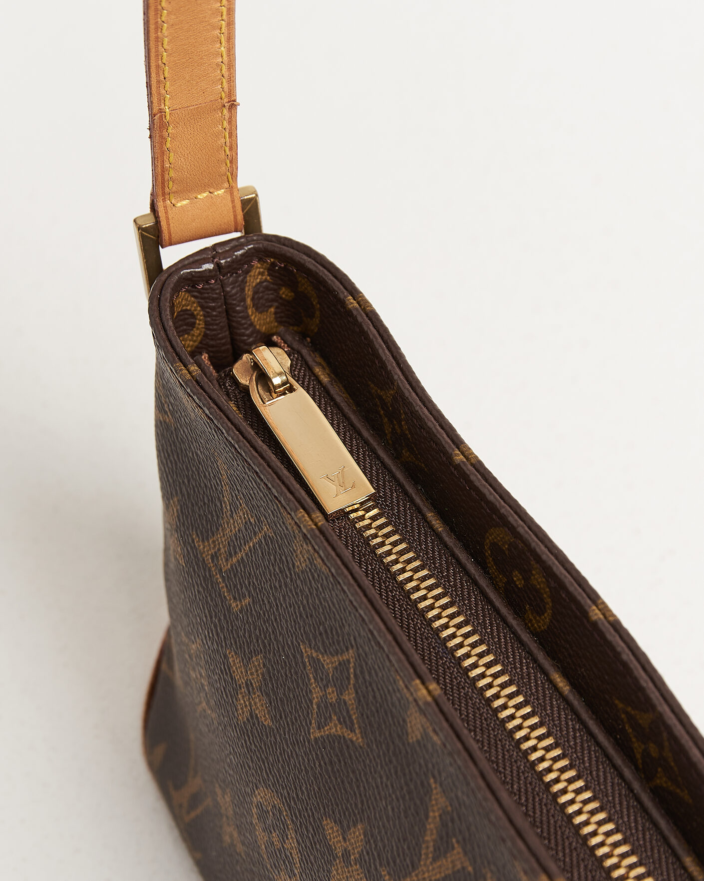 Herr | Pre-Owned & Vintage Bags | Louis Vuitton Pre-Owned | Trotteur Crossbody Bag Monogram