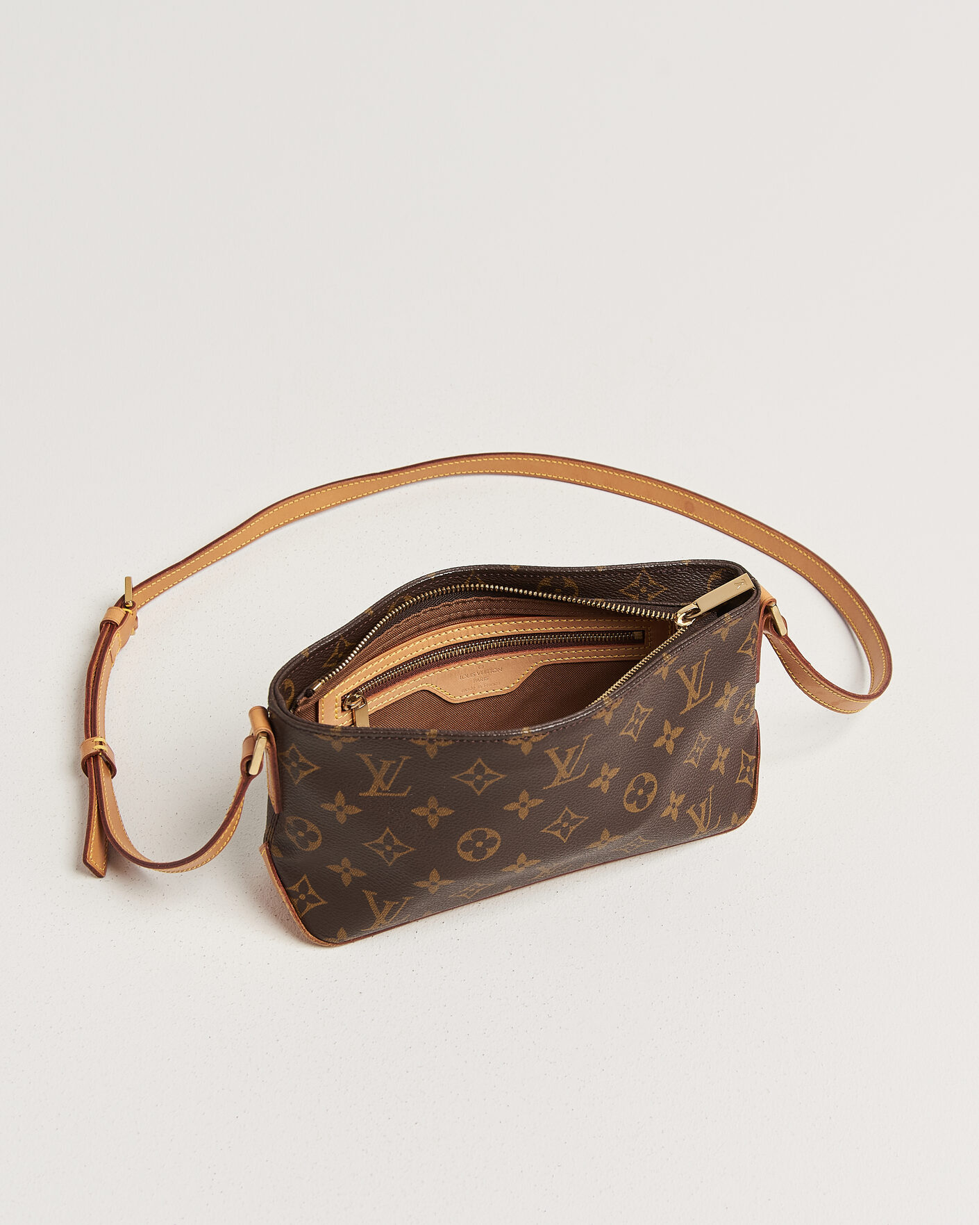Herr | Pre-Owned & Vintage Bags | Louis Vuitton Pre-Owned | Trotteur Crossbody Bag Monogram