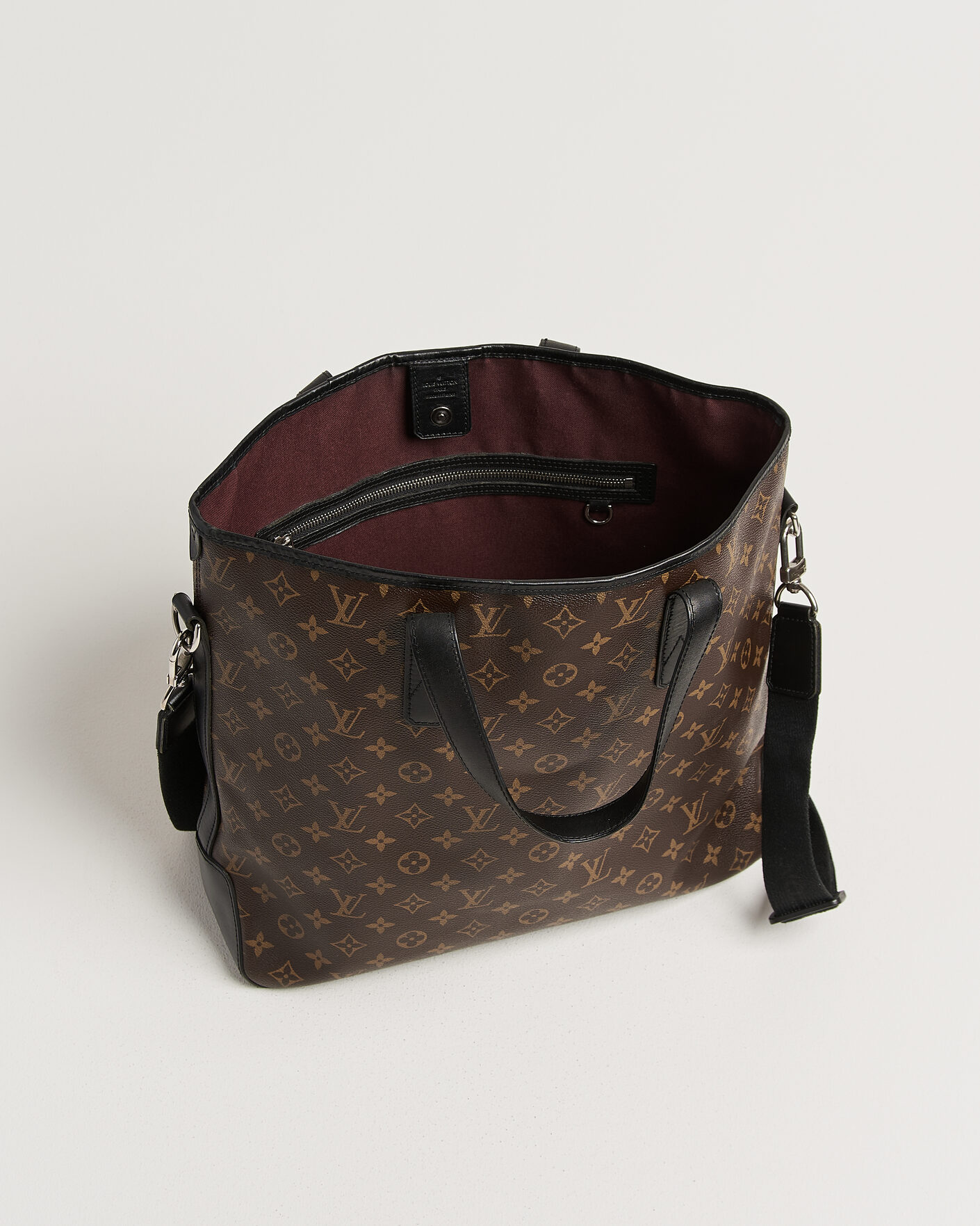 Herr | Pre-Owned & Vintage Bags | Louis Vuitton Pre-Owned | Davis Totebag Monogram Macassar