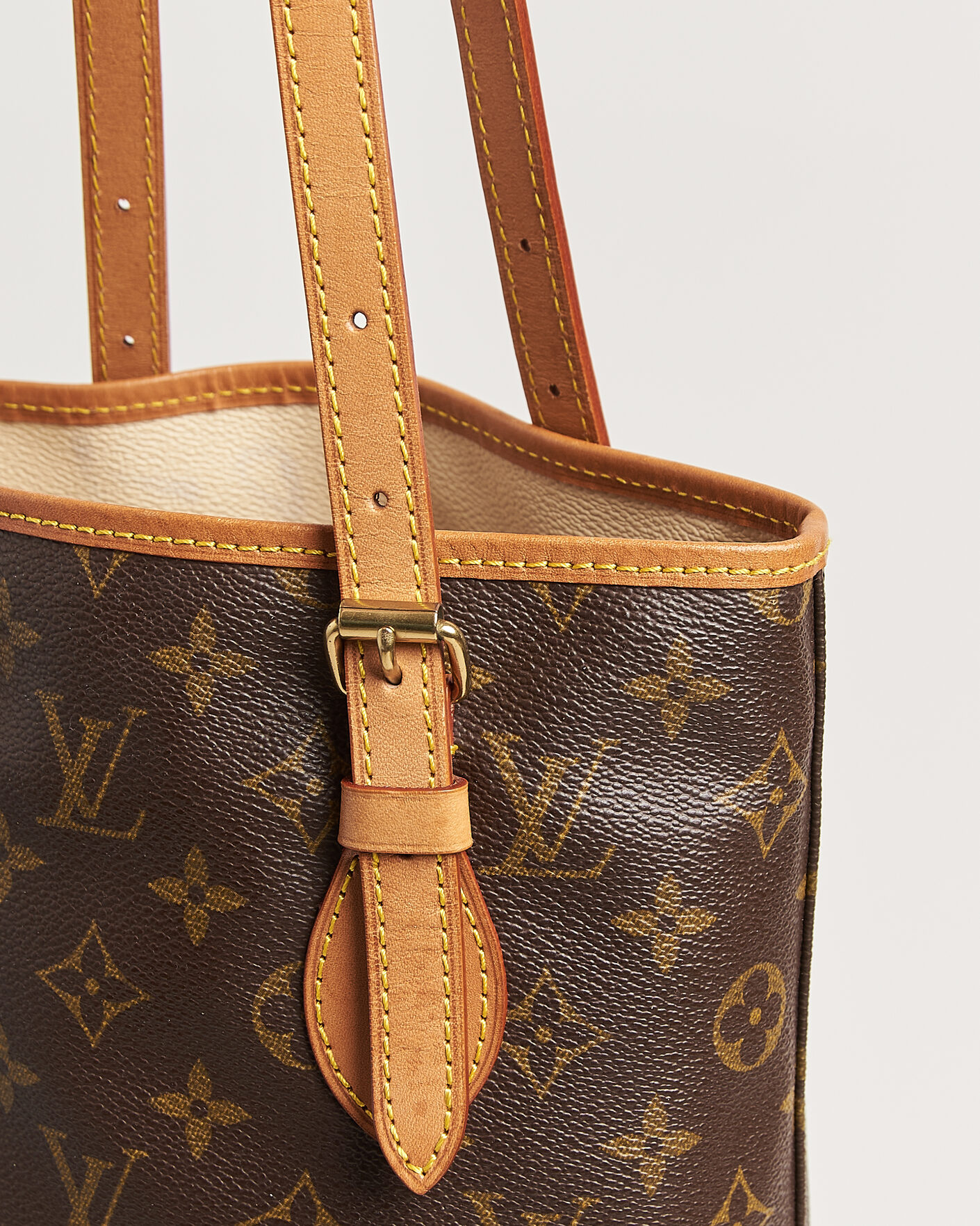 Herr | Pre-Owned & Vintage Bags | Louis Vuitton Pre-Owned | Bucket PM Bag Monogram