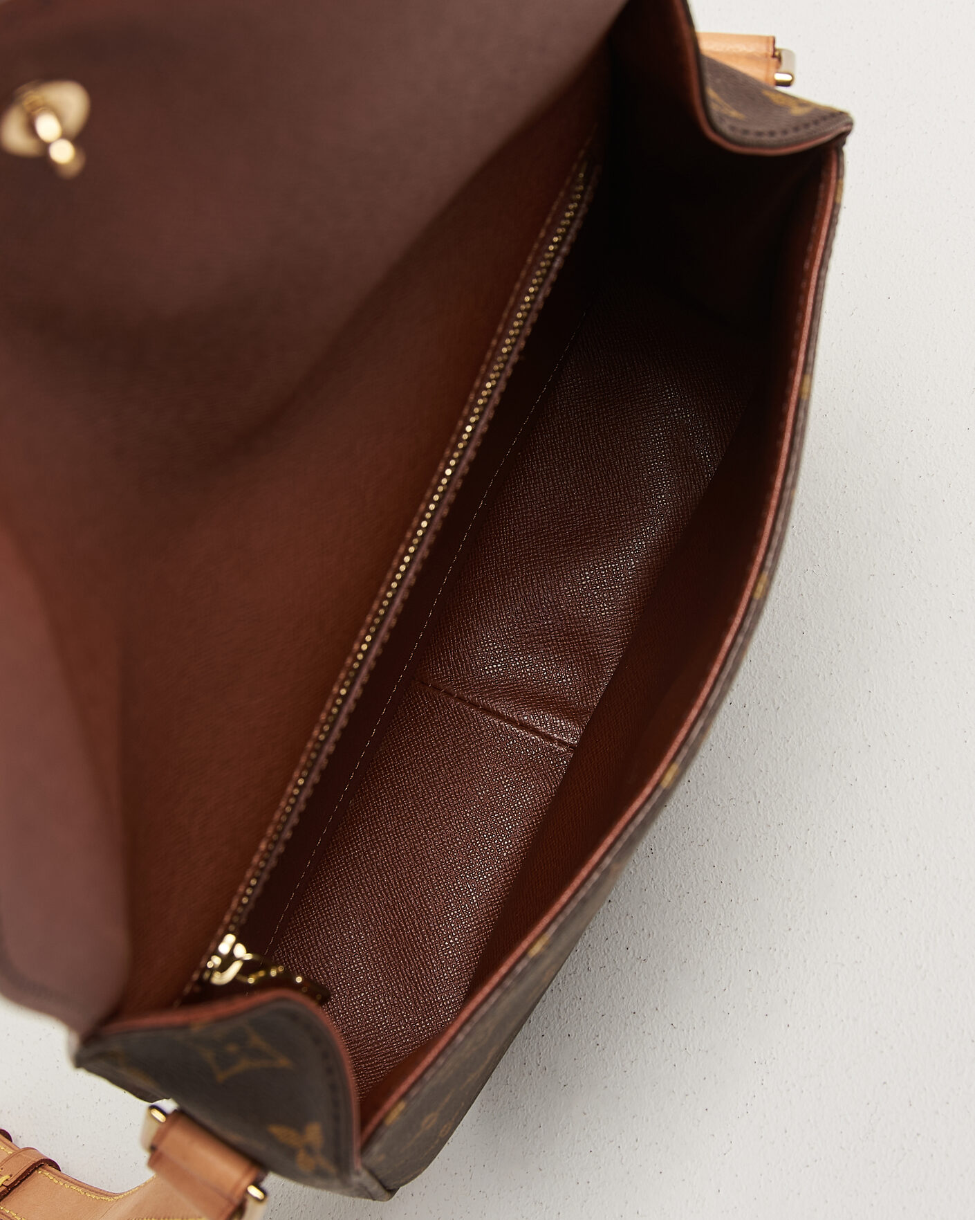 Herr | Pre-Owned & Vintage Bags | Louis Vuitton Pre-Owned | Saint Cloud GM Bag Monogram